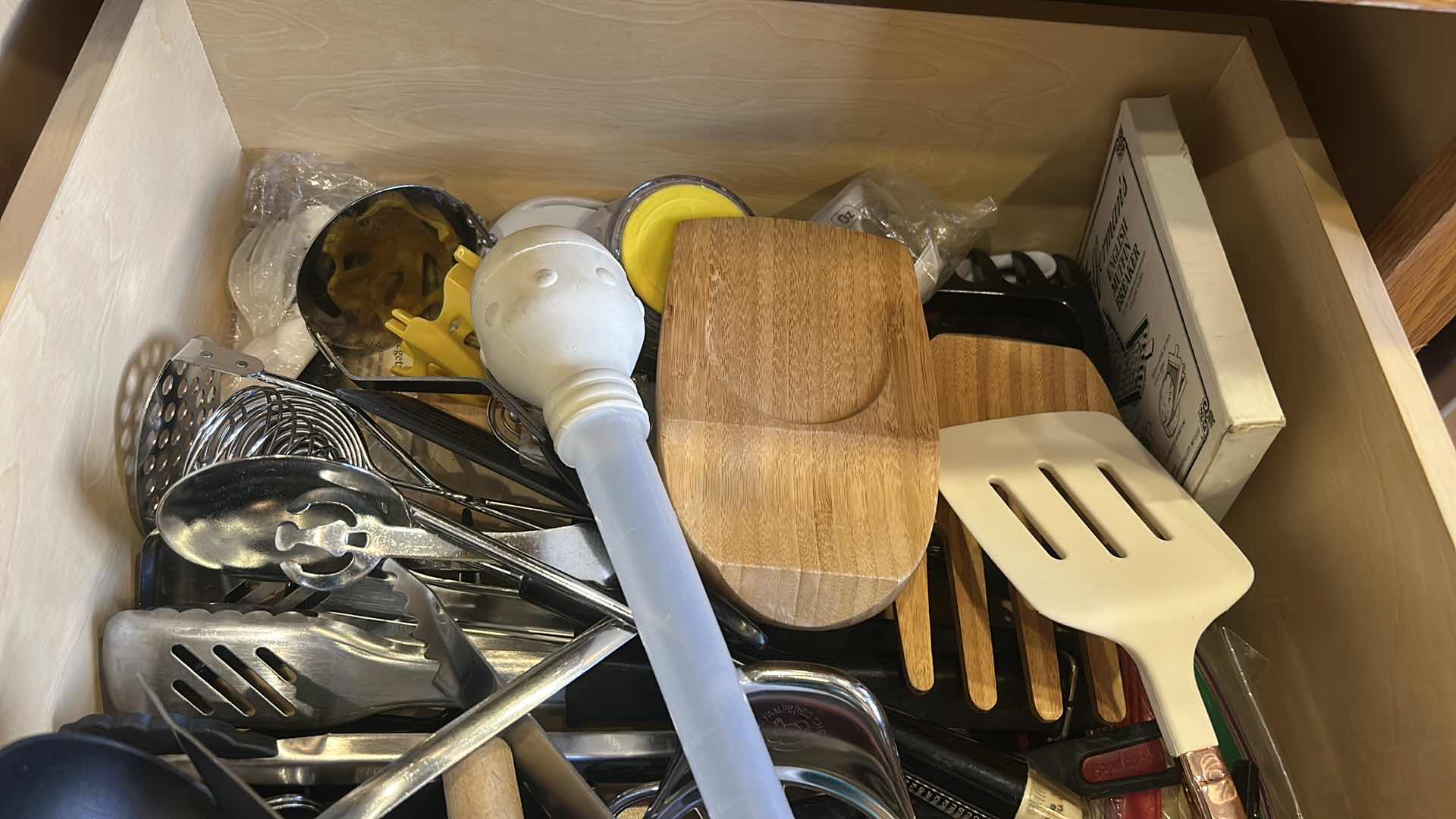 Photo 1 of CONTENTS OF KITCHEN DRAWER