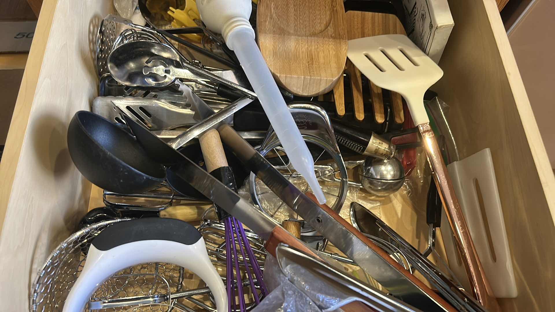 Photo 1 of CONTENTS OF KITCHEN DRAWER