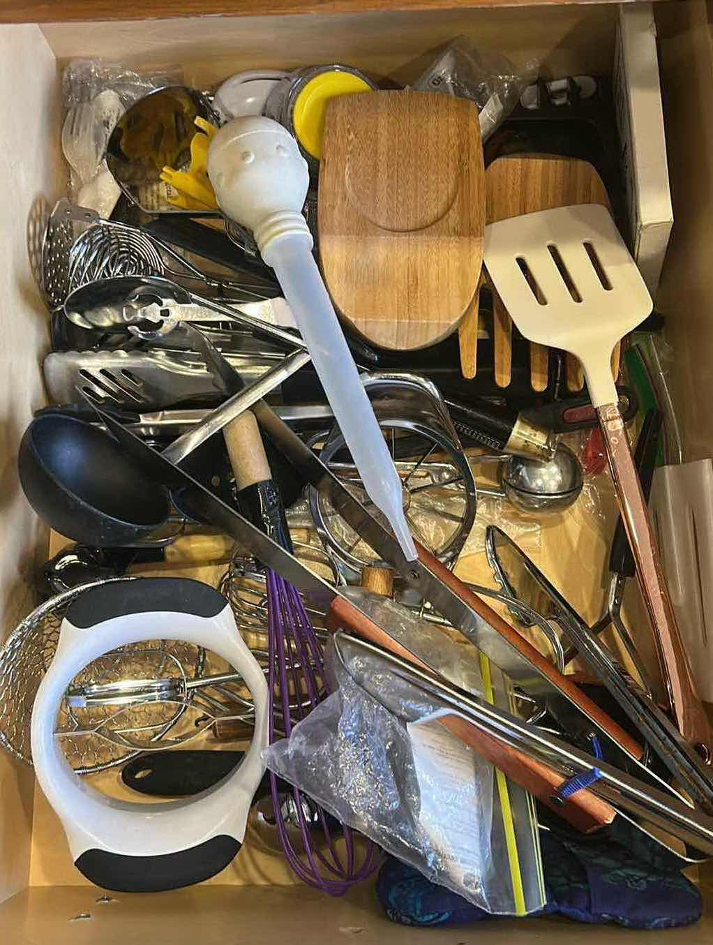 Photo 1 of CONTENTS OF KITCHEN DRAWER