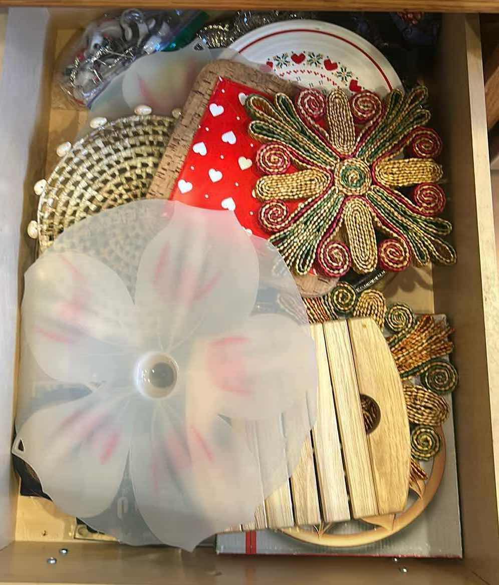 Photo 1 of CONTENTS OF KITCHEN DRAWER
