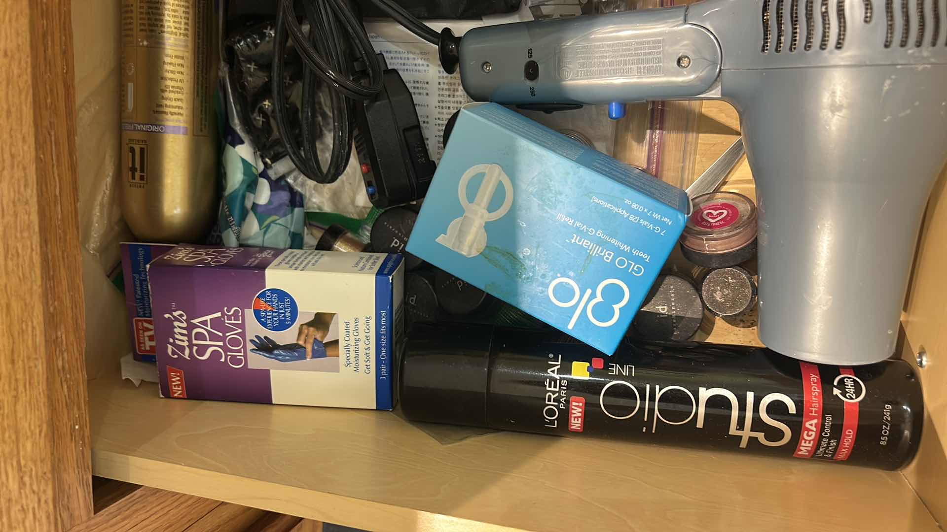 Photo 1 of CONTENTS OF DRAWER IN PRIMARY BATHROOM-