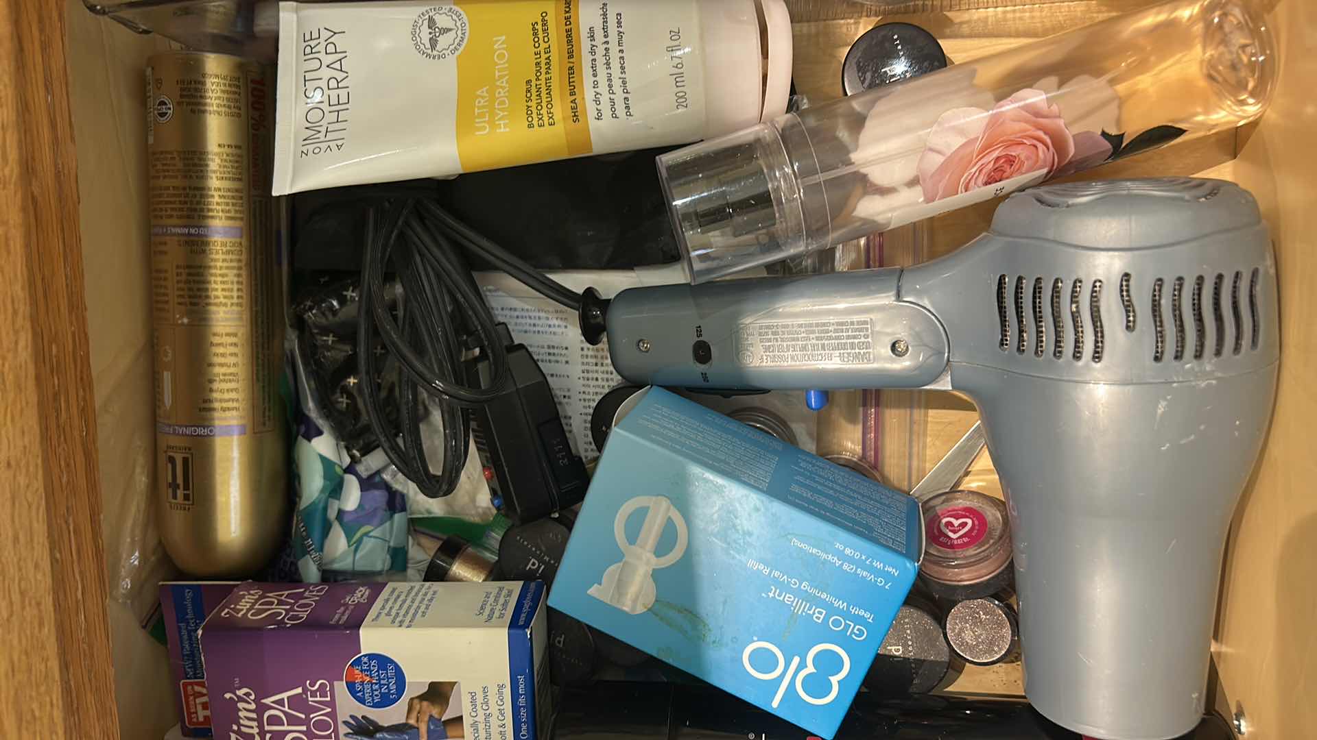 Photo 1 of CONTENTS OF DRAWER IN PRIMARY BATHROOM-