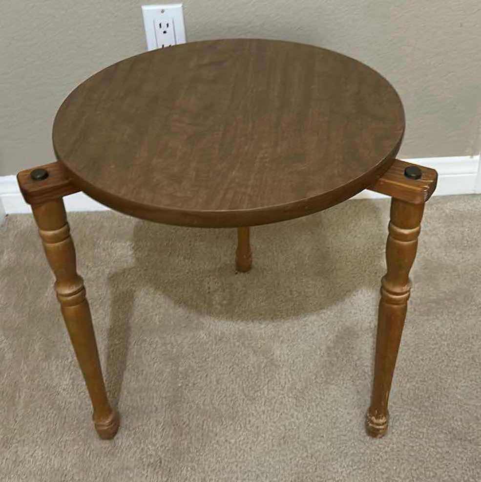 Photo 1 of SMALL ACCENT TABLE / PLANT STAND 19“ x H18“