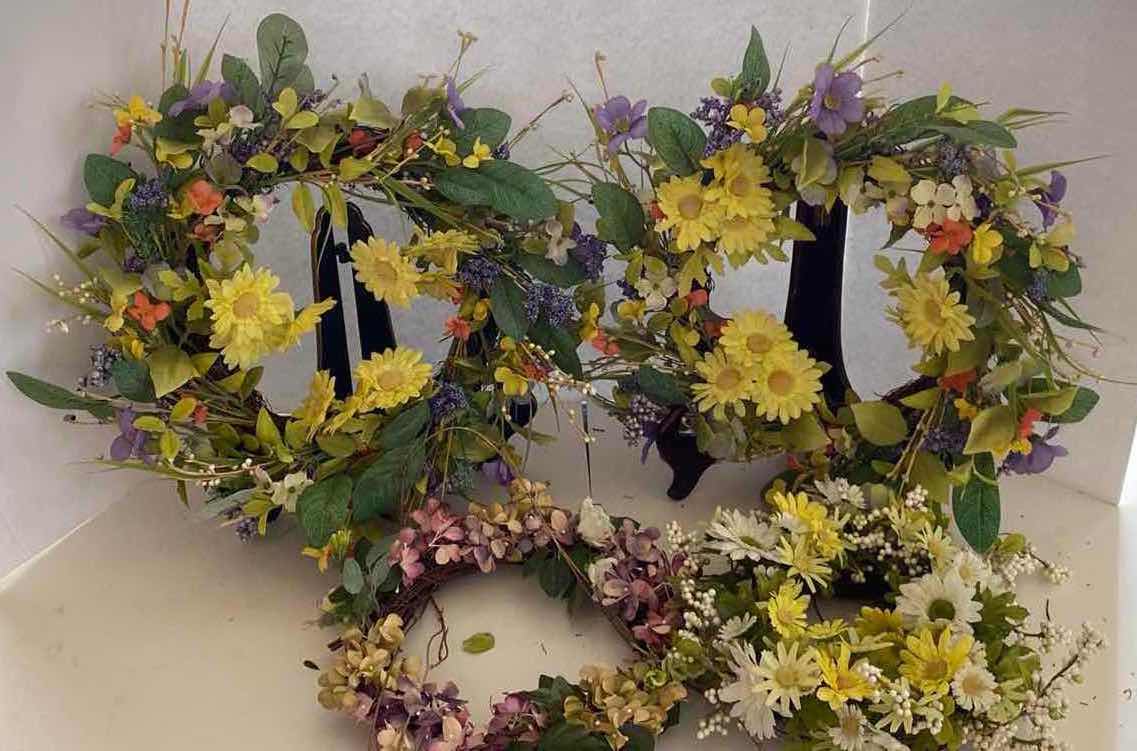 Photo 1 of 4-WREATHS H14”