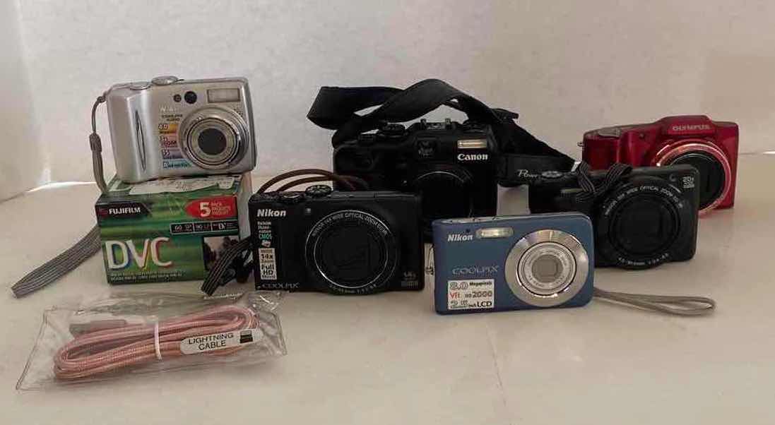 Photo 1 of 6-CAMERAS FILM & CHARGING CABLE & 3 BAGS