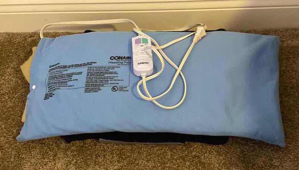 Photo 1 of CONAIR HEATING PAD