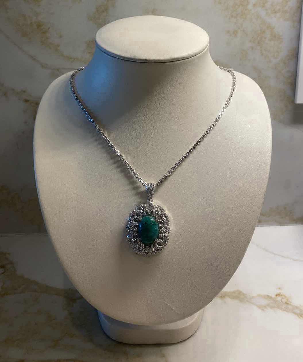 Photo 1 of 925 STERLING SILVER NECKLACE WITH GREEN BERYL OVAL CABOCHON 12.ctw & SAPPHIRE CORUNDUM 2.50 ctw GGA APPRAISAL K19E9