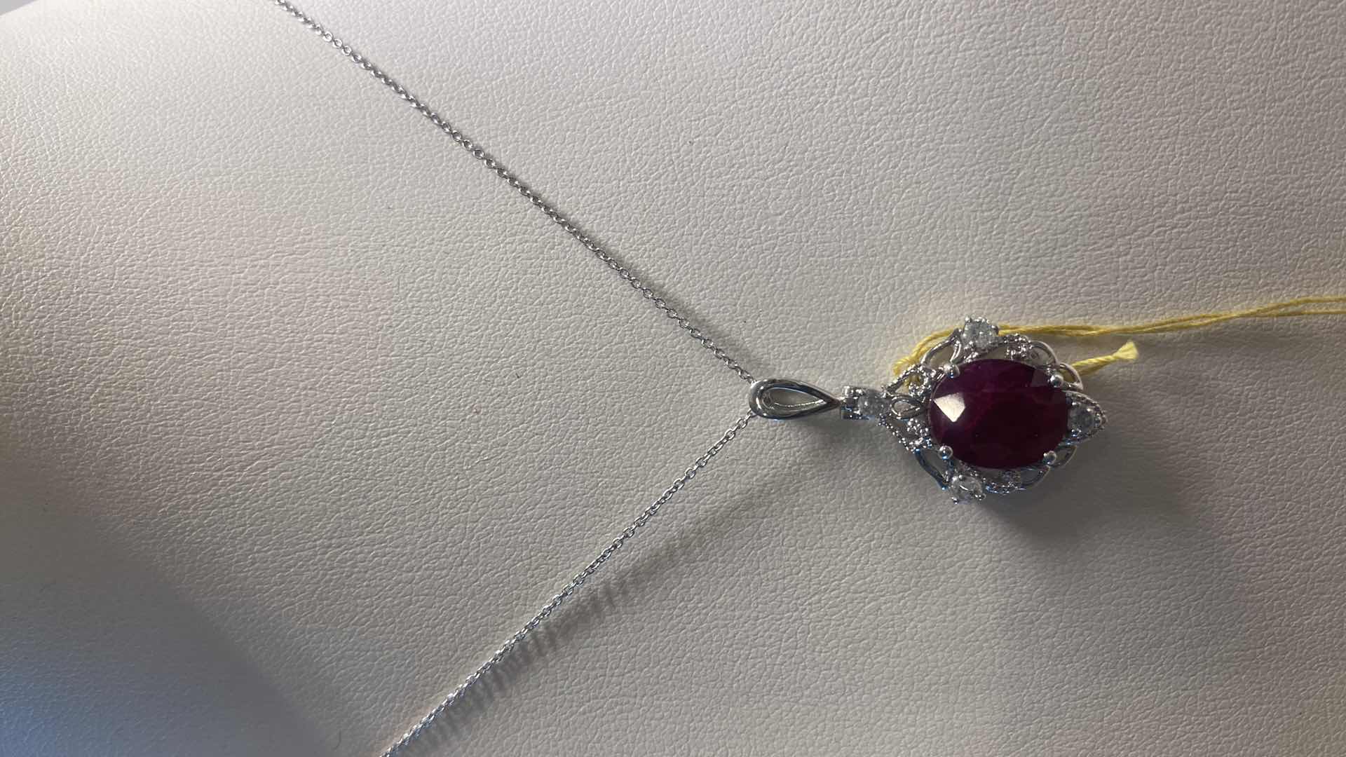 Photo 2 of 925 STERLING SILVER 3.7 gm NECKLACE W/RUBY CORUNDUM OVAL 5.93 ctw & NATURAL DIAMOND ROUND .32 ctw GGA APPRAISAL K37E1