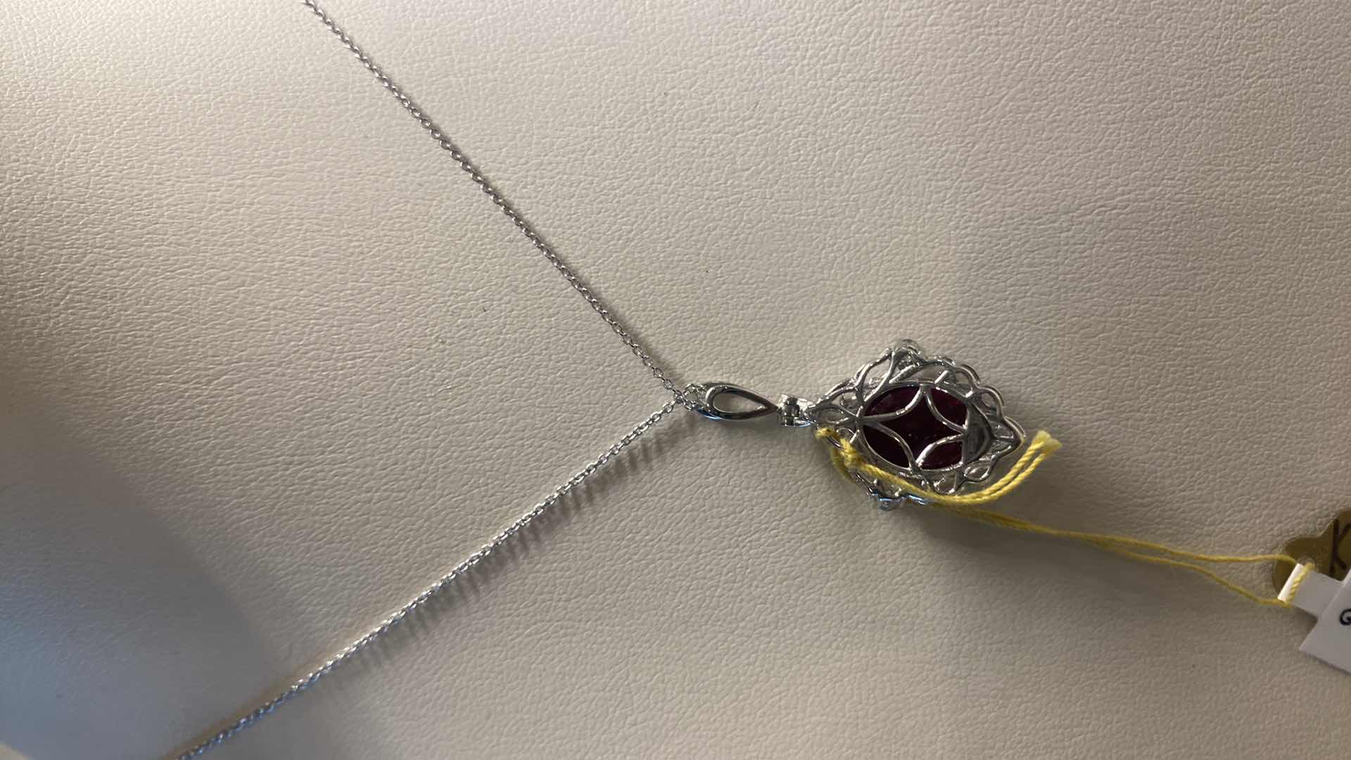 Photo 3 of 925 STERLING SILVER 3.7 gm NECKLACE W/RUBY CORUNDUM OVAL 5.93 ctw & NATURAL DIAMOND ROUND .32 ctw GGA APPRAISAL K37E1