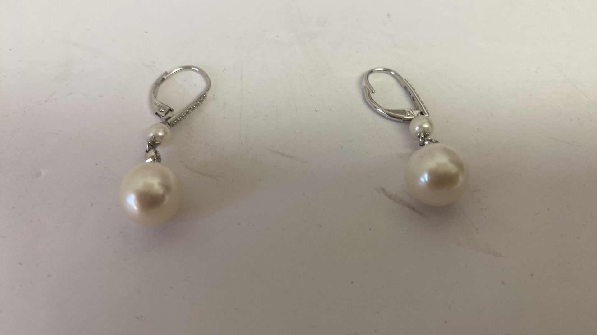 Photo 3 of FINE JEWELRY CHAIN WITH PEARL PENDANT & EARRINGS