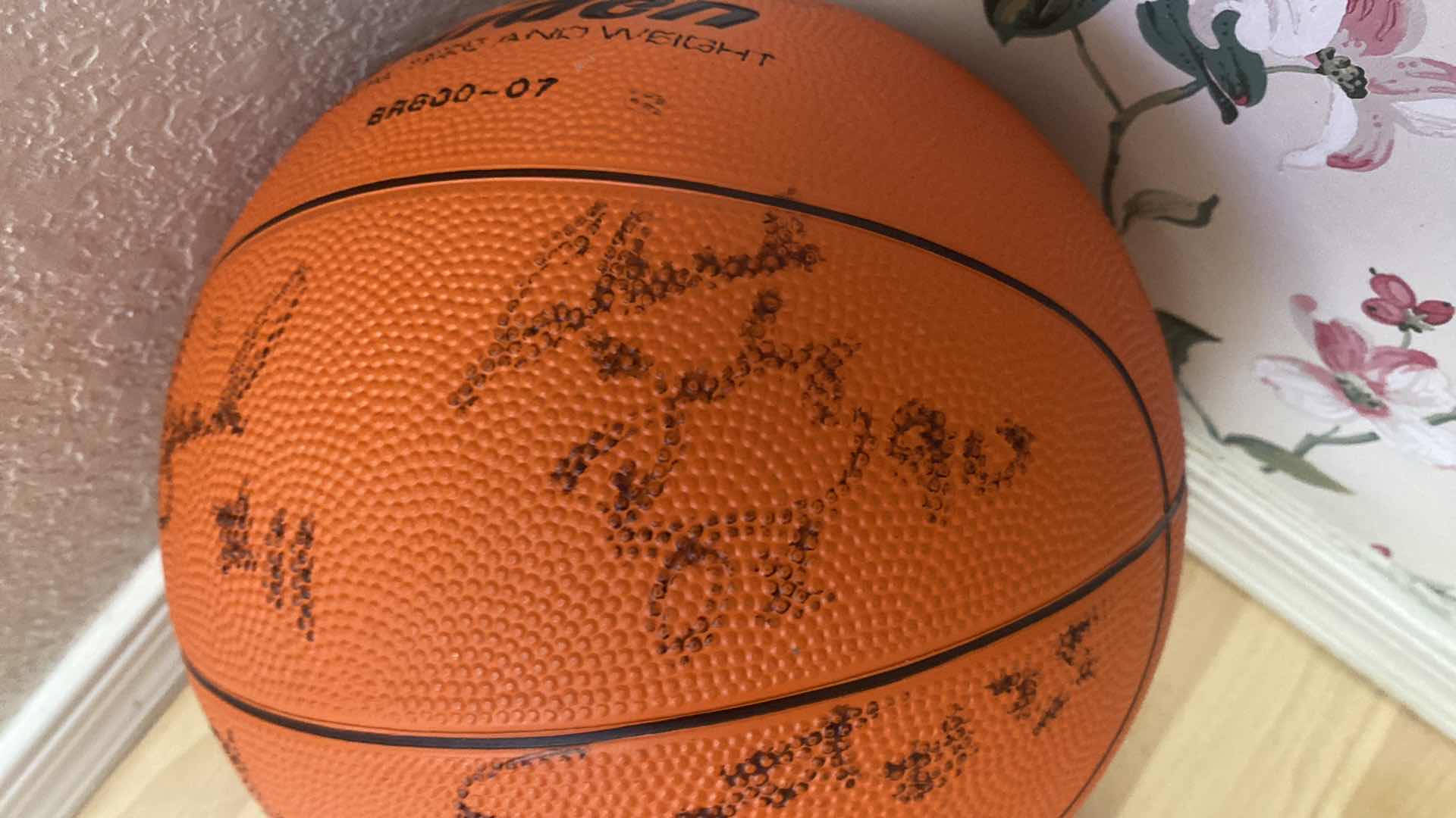 Photo 15 of DETROIT PISTONS AUTOGRAPHED BASKETBALL-WITH 1990 POSTER