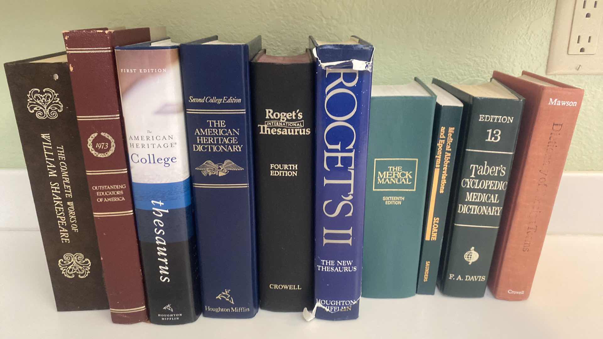 Photo 1 of 10 BOOKS - THE COMPLETE WORKS OF SHAKESPEARE & 9 INFORMATIONAL THESAURUS & DICTIONARIES