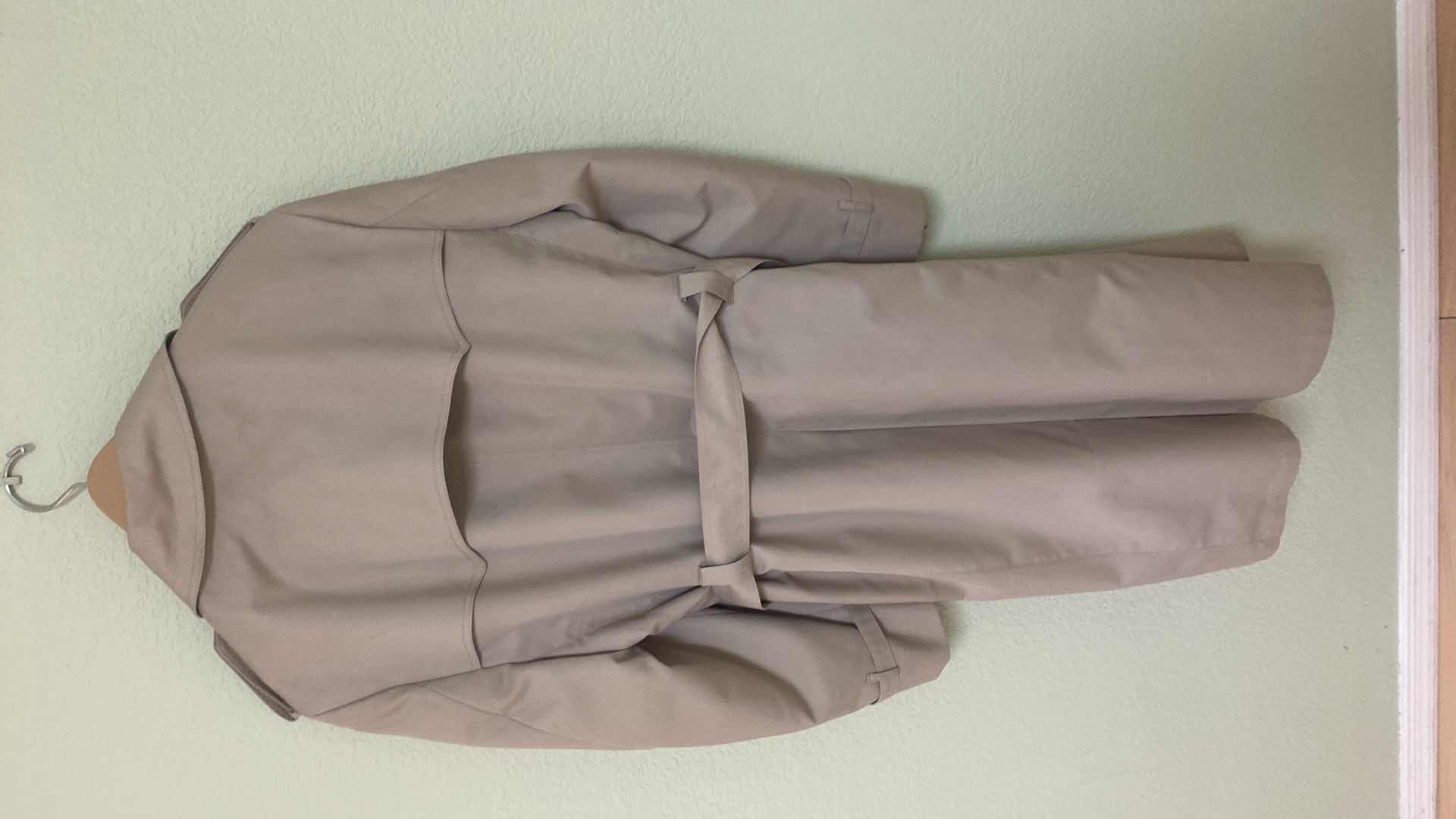 Photo 4 of MENS SIZE 44R CHRISTIAN DIOR MONSIEUR TRENCH/RAIN COAT WITH REMOVABLE 100% WOOL LINING