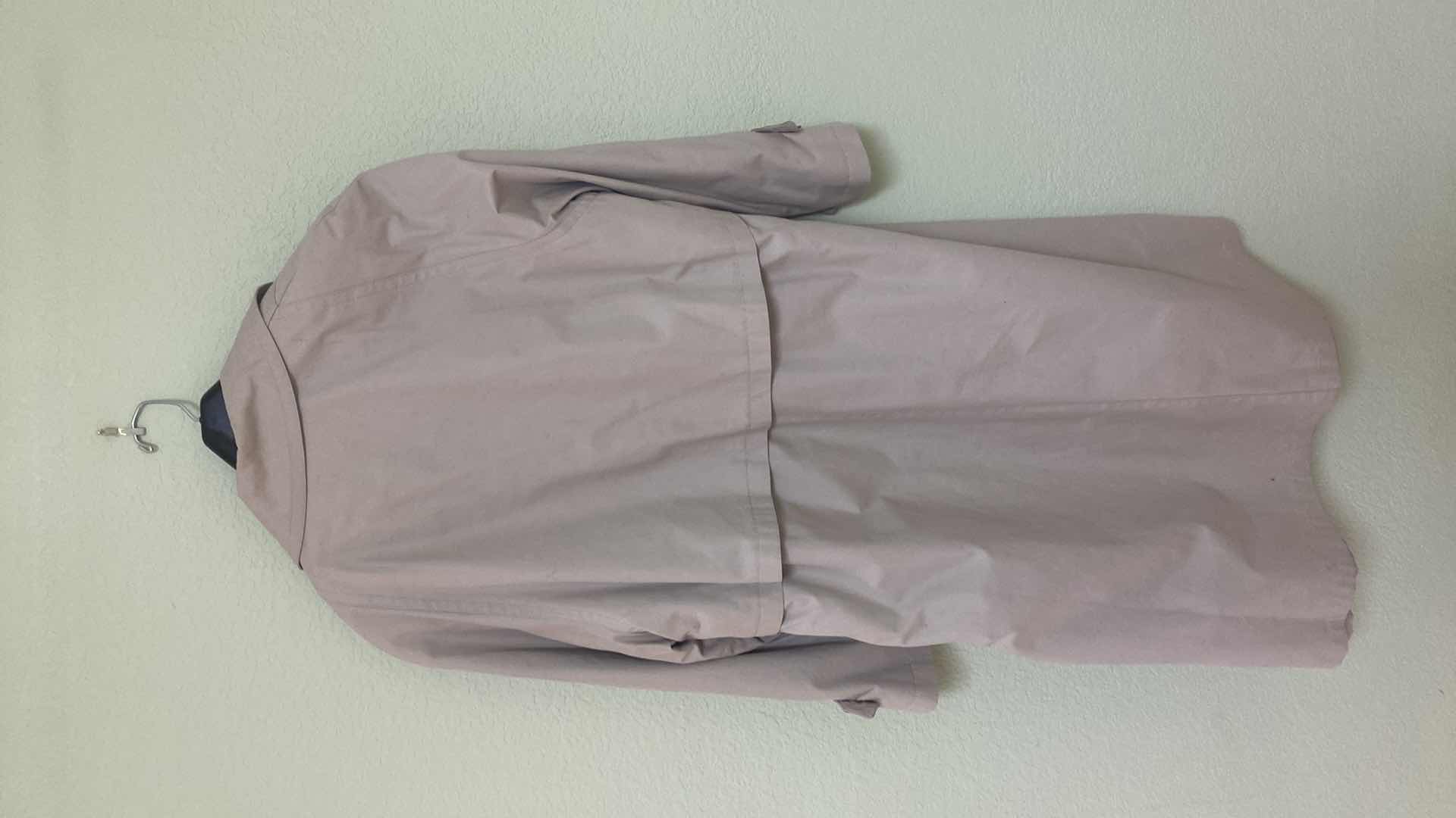 Photo 4 of LADIES LONDON FOG TRENCH/TAIN COAT WITH ZIP OUT LINING SIZE 6 PETITE