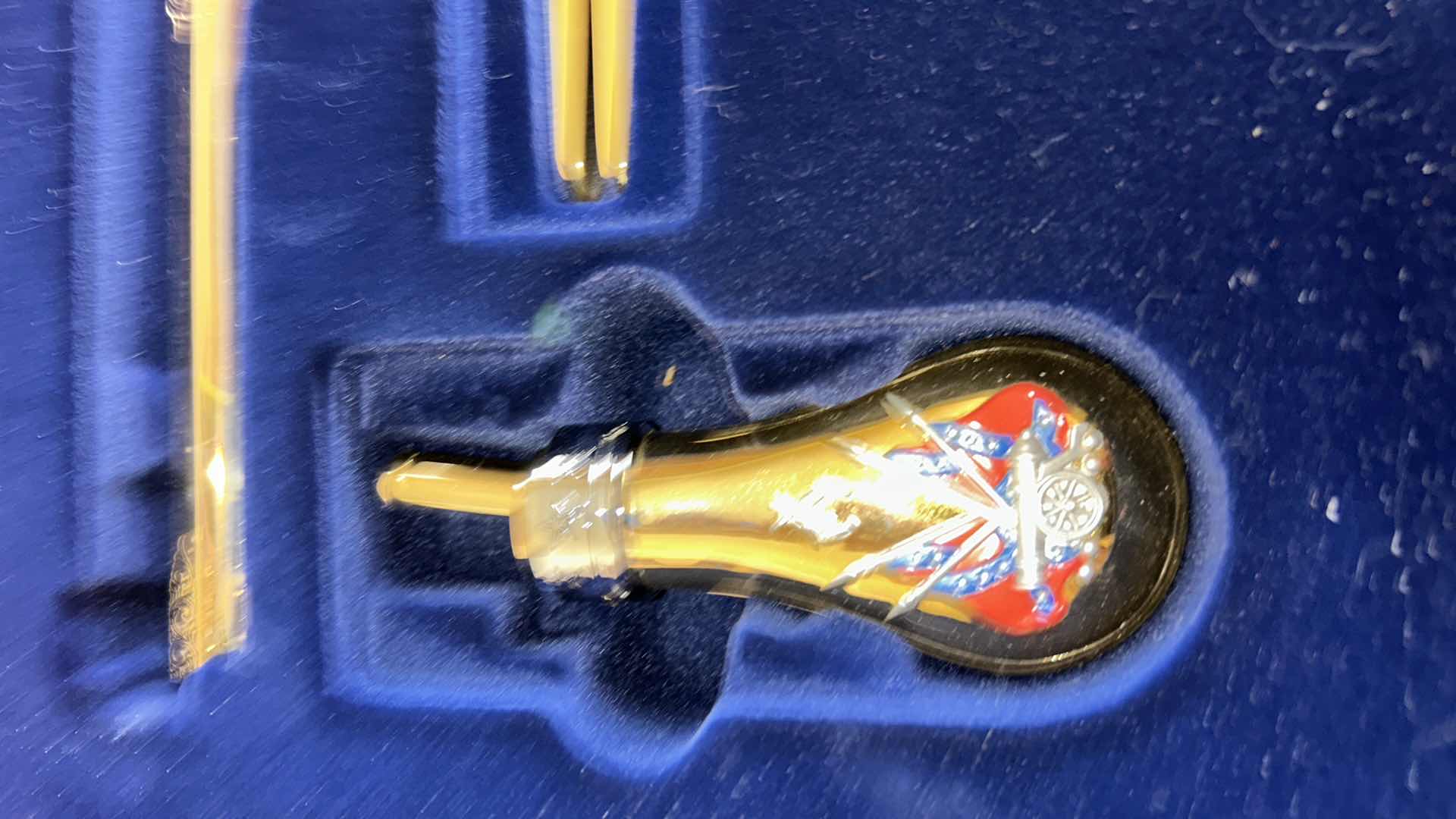 Photo 1 of FRANKLIN MINT REPLICA CIVIL WAR CONFEDERATE REVOLVER