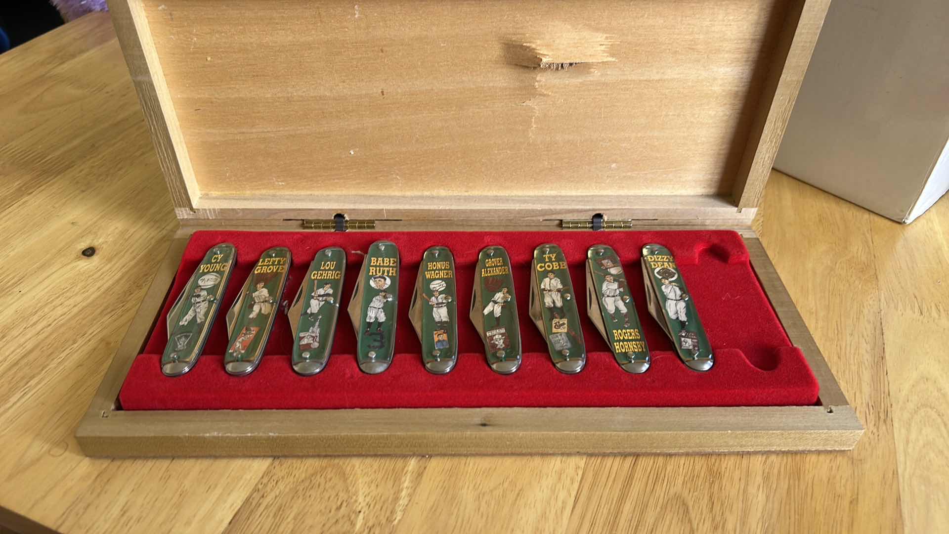 Photo 1 of COMMEMORATIVE FOLDING KNIVES FEATURING PROMINENT BASEBALL LEGENDS. INCLUDES  DISPLAY CASE