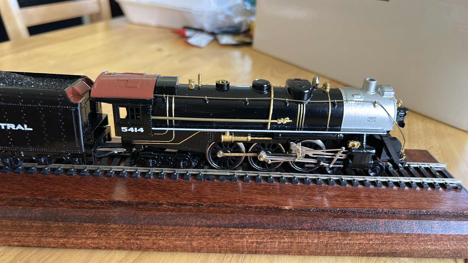Photo 1 of NEW YORK CENTRAL TRAIN AND TRACK IN DISPLAY CASE ( The model train a New York Central 5414 O Scale Brass Hudson Steam Locomotive and Tender)