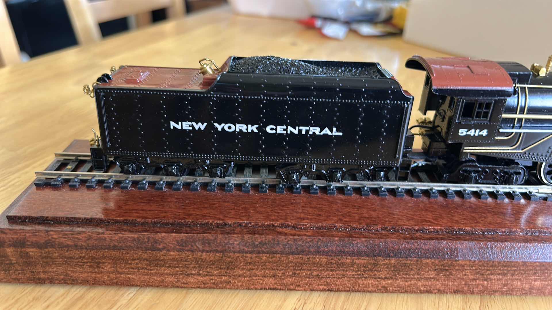 Photo 1 of NEW YORK CENTRAL TRAIN AND TRACK IN DISPLAY CASE ( The model train a New York Central 5414 O Scale Brass Hudson Steam Locomotive and Tender)