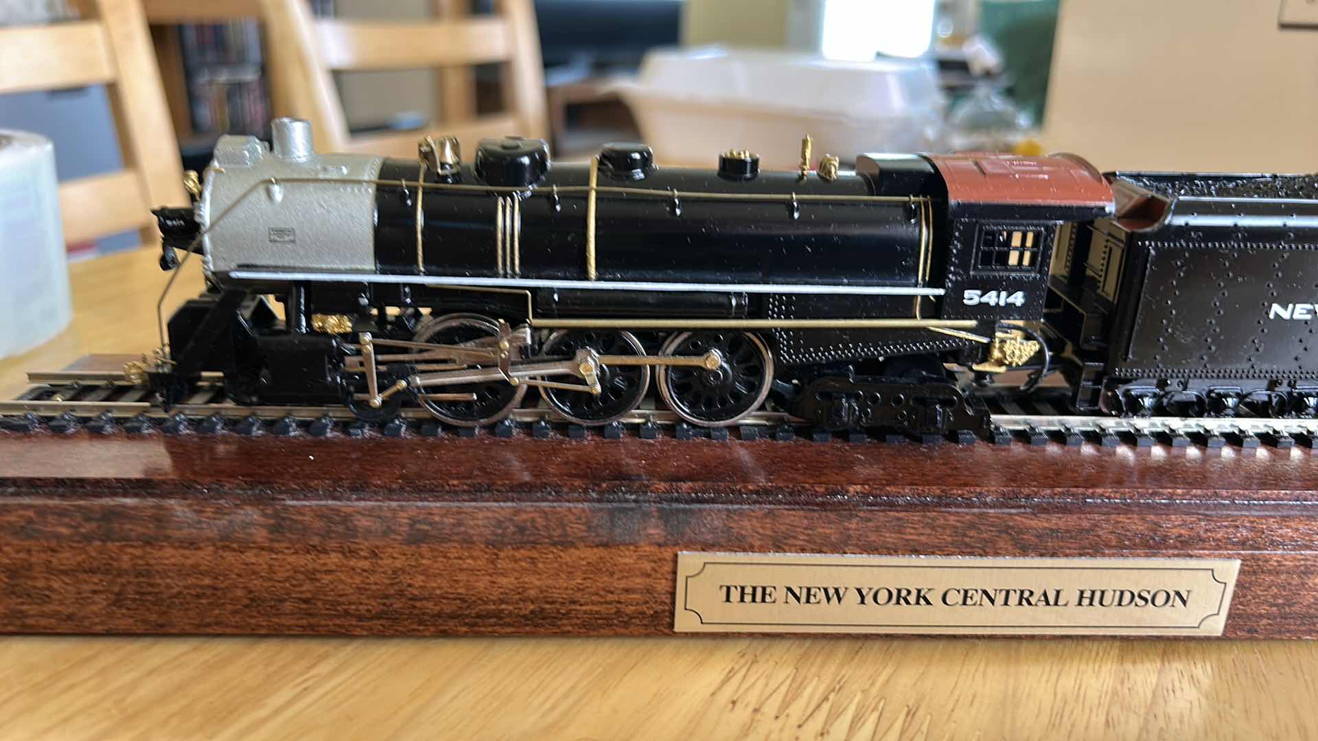 Photo 1 of NEW YORK CENTRAL TRAIN AND TRACK IN DISPLAY CASE ( The model train a New York Central 5414 O Scale Brass Hudson Steam Locomotive and Tender)