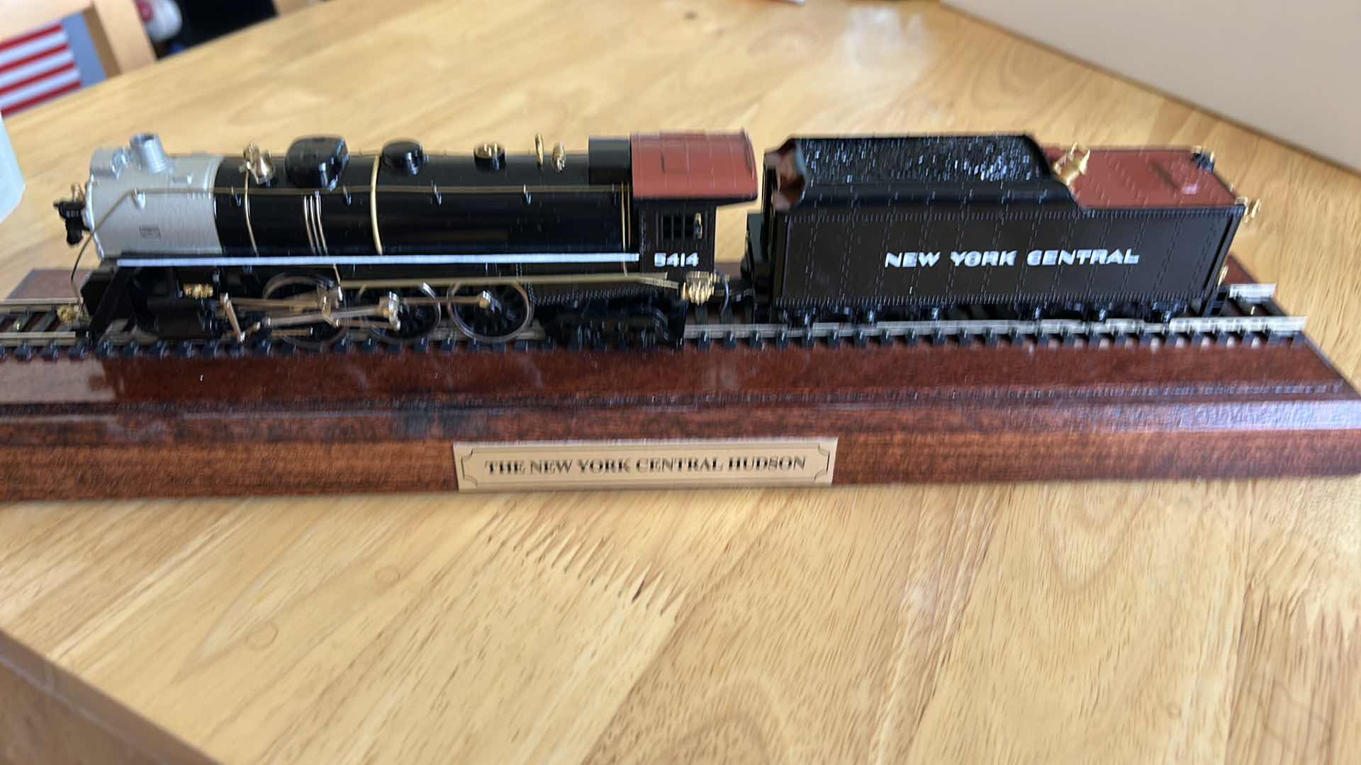 Photo 1 of NEW YORK CENTRAL TRAIN AND TRACK IN DISPLAY CASE ( The model train a New York Central 5414 O Scale Brass Hudson Steam Locomotive and Tender)