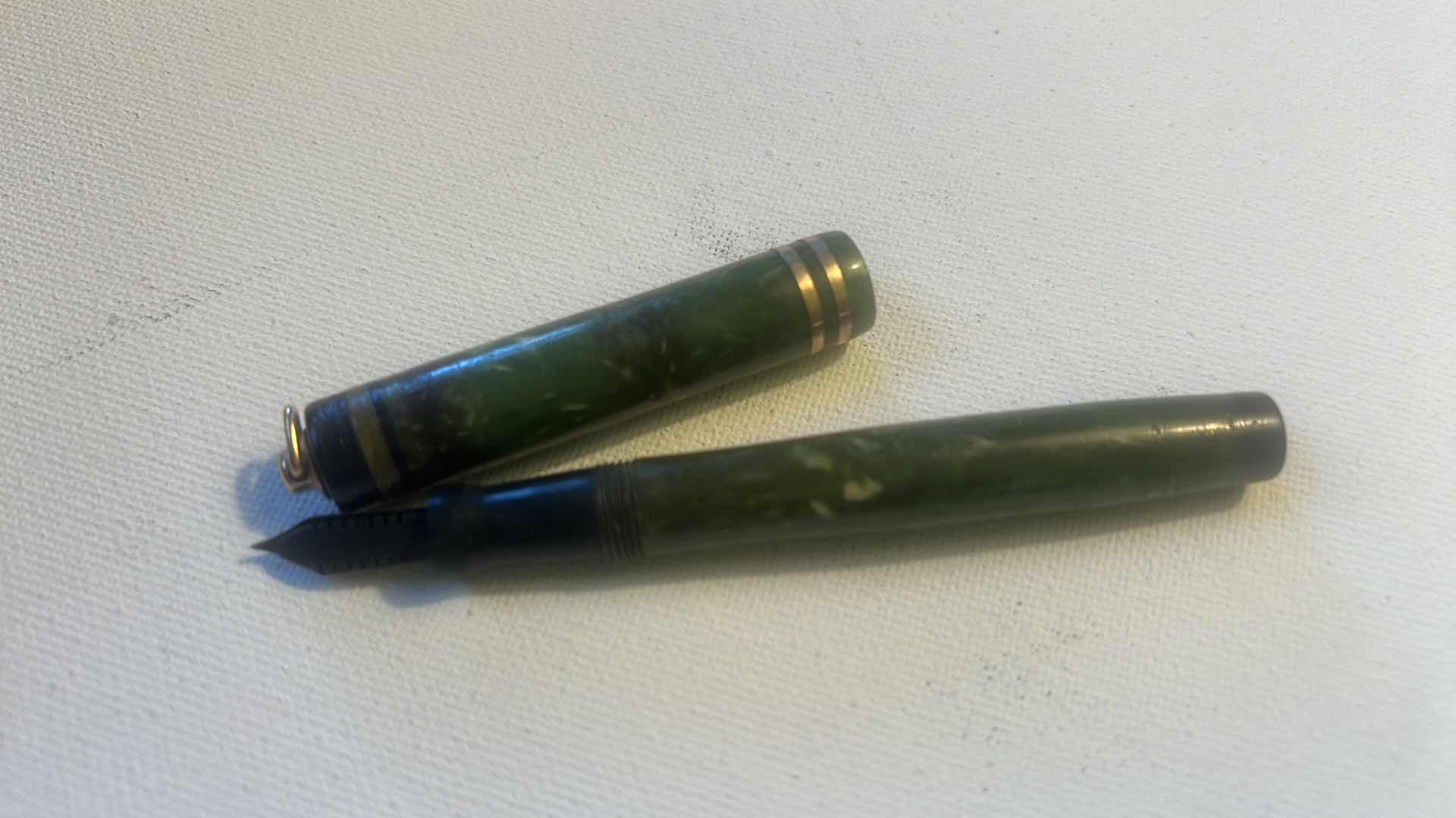 Photo 1 of PARKER DUOFOLD SENIOR FOUNTAIL PEN IN JADE GREEN