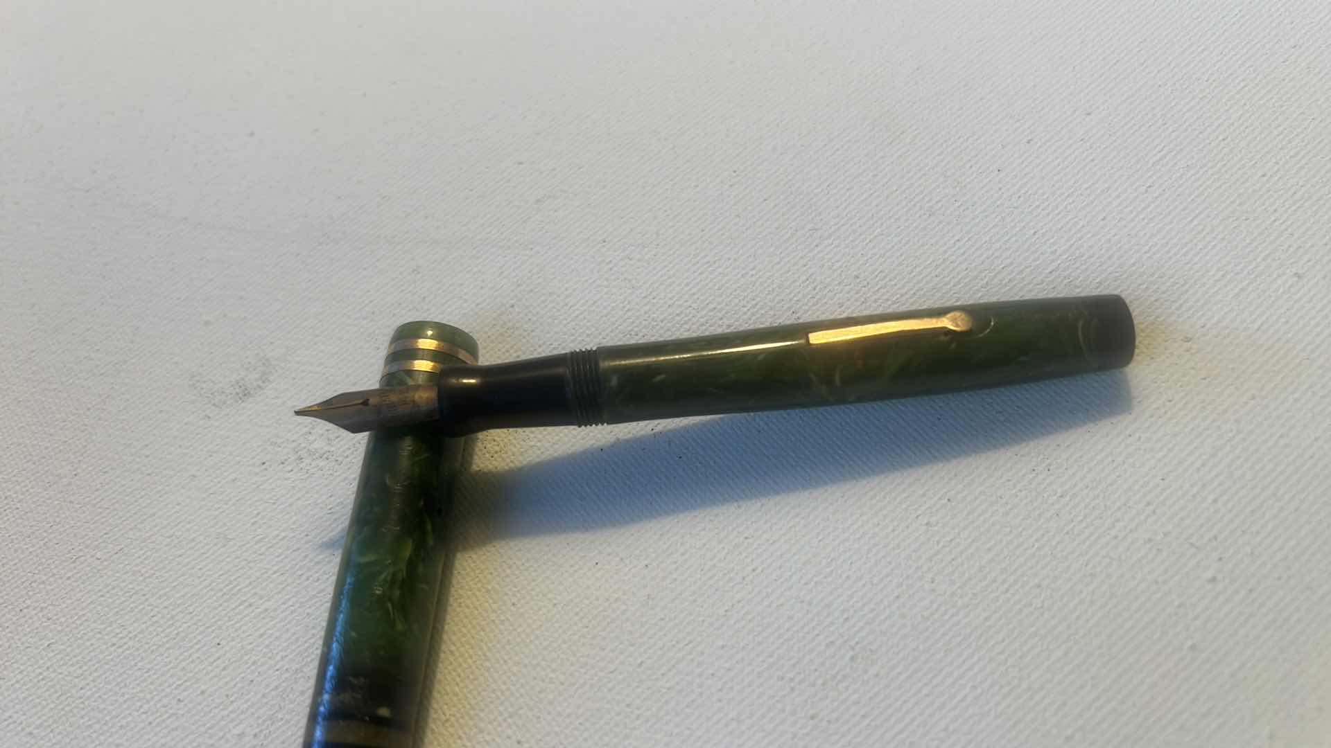 Photo 1 of PARKER DUOFOLD SENIOR FOUNTAIL PEN IN JADE GREEN