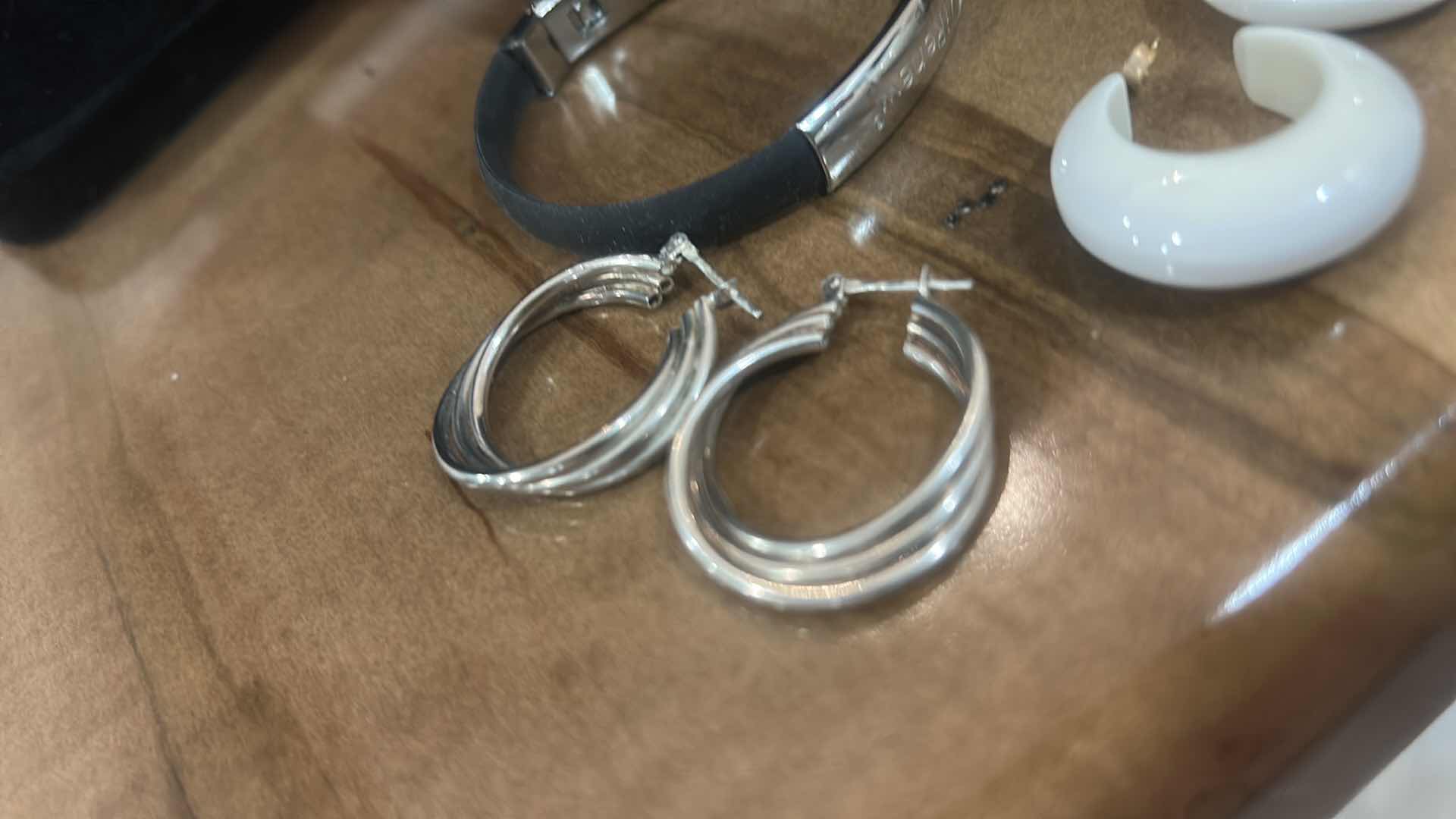 Photo 1 of FASHION JEWELRY - 1 NECKLACE, 3 EARRINGS AND 3 BRACELETS