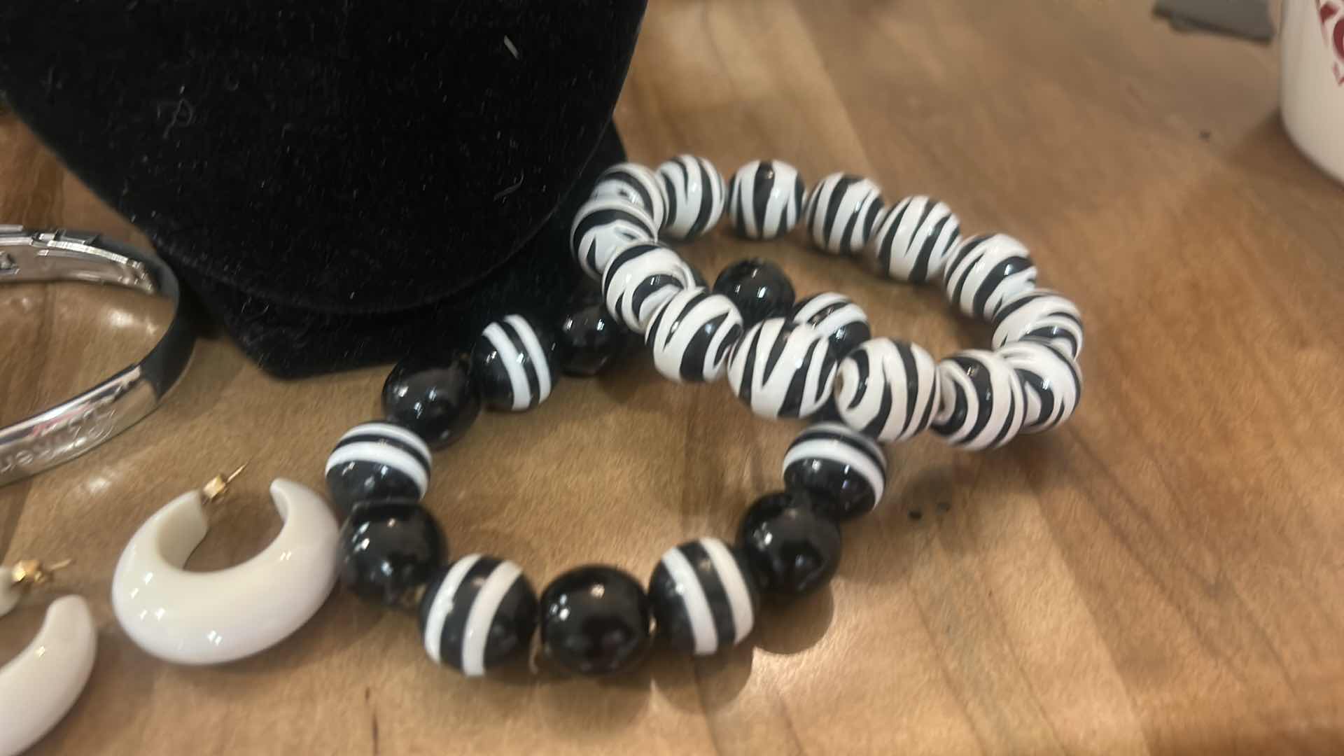 Photo 1 of FASHION JEWELRY - 1 NECKLACE, 3 EARRINGS AND 3 BRACELETS