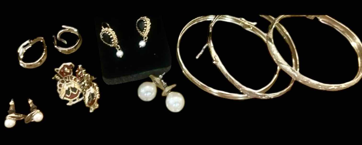 Photo 1 of 5 PAIRS OF PIERCED EARRING AND 3 BRACELETS
