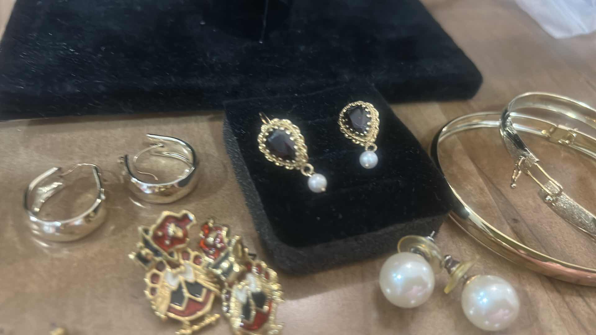 Photo 1 of 5 PAIRS OF PIERCED EARRING AND 3 BRACELETS