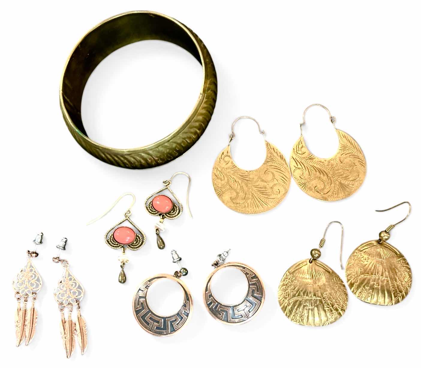 Photo 1 of FASHION JEWELRY - 5 PAIRS OF EARRINGS AND 1 BRACELET