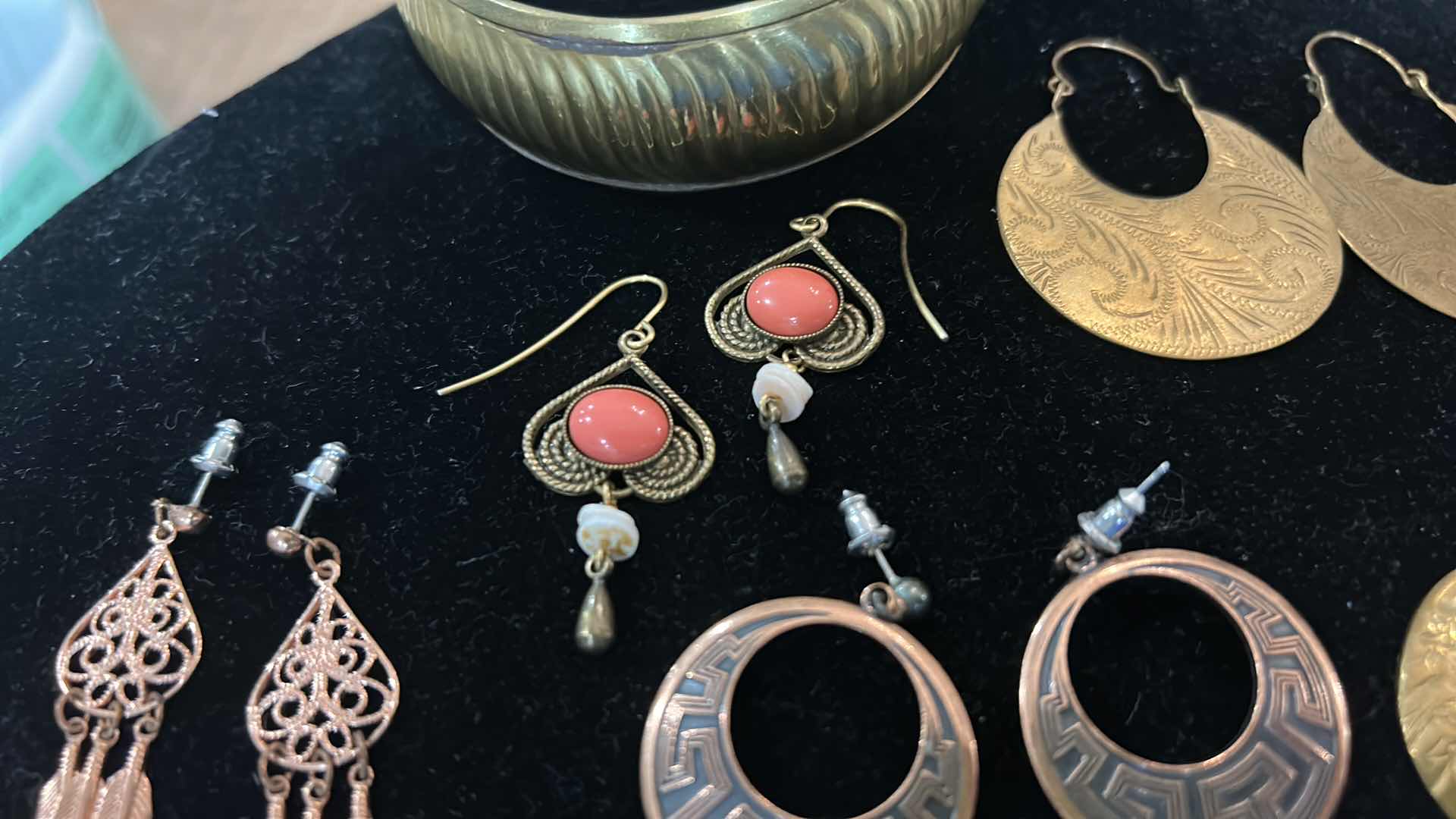 Photo 1 of FASHION JEWELRY - 5 PAIRS OF EARRINGS AND 1 BRACELET