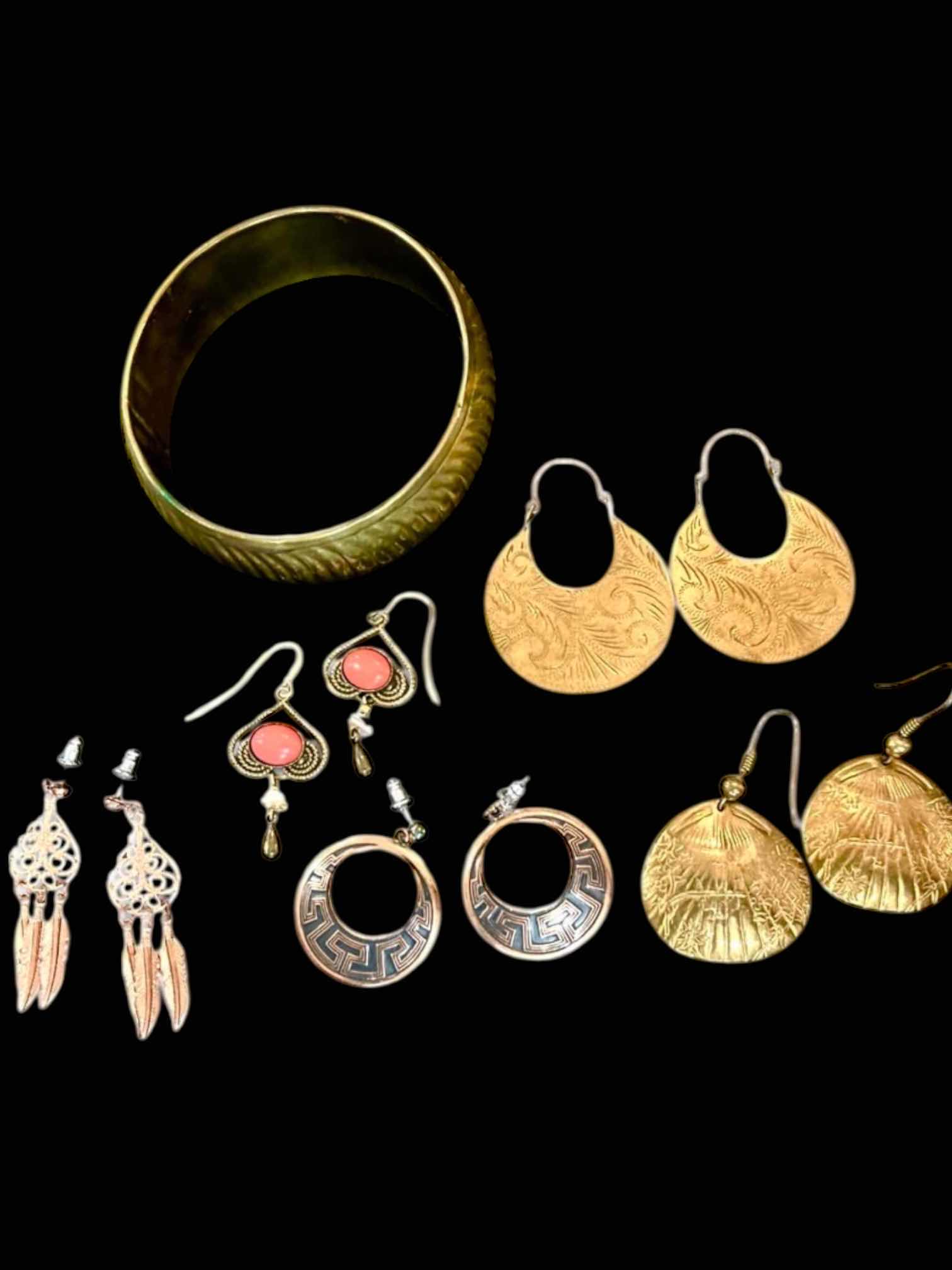 Photo 1 of FASHION JEWELRY - 5 PAIRS OF EARRINGS AND 1 BRACELET