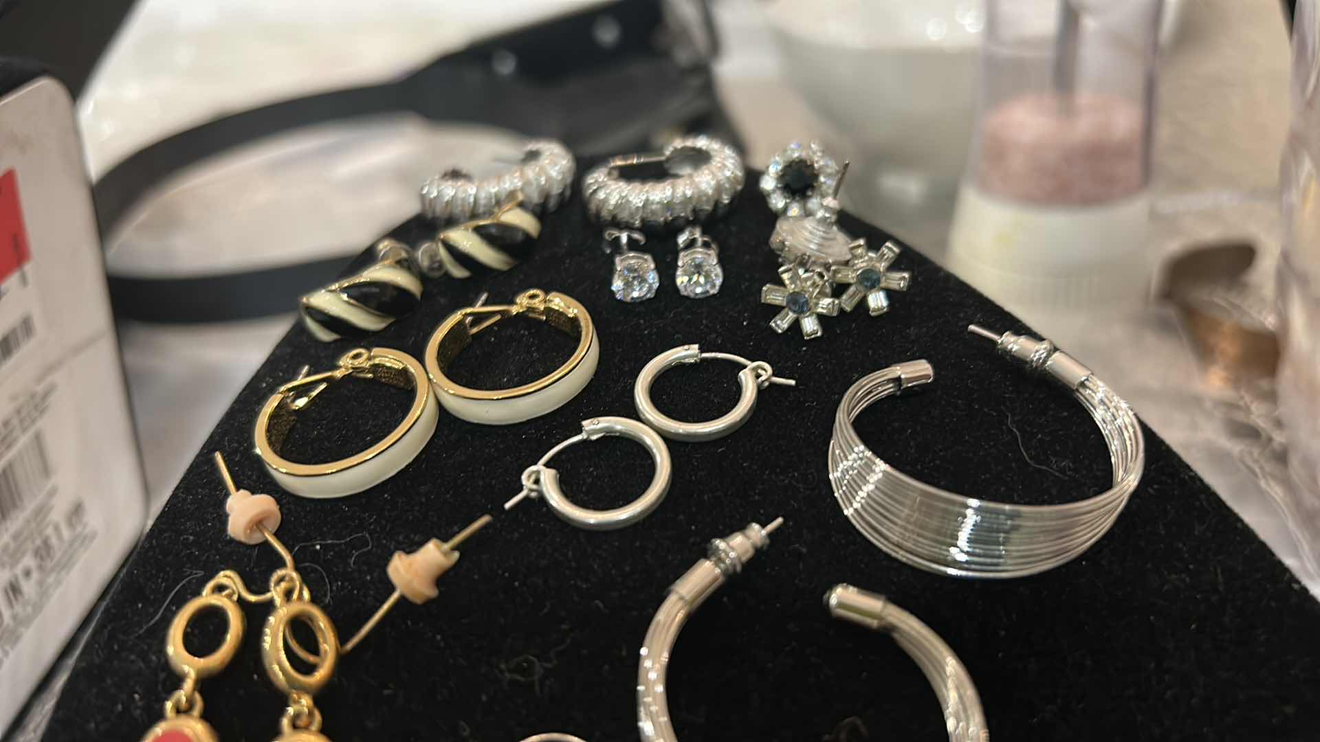 Photo 1 of FASHION JEWELRY - 10 PAIRS EARRINGS