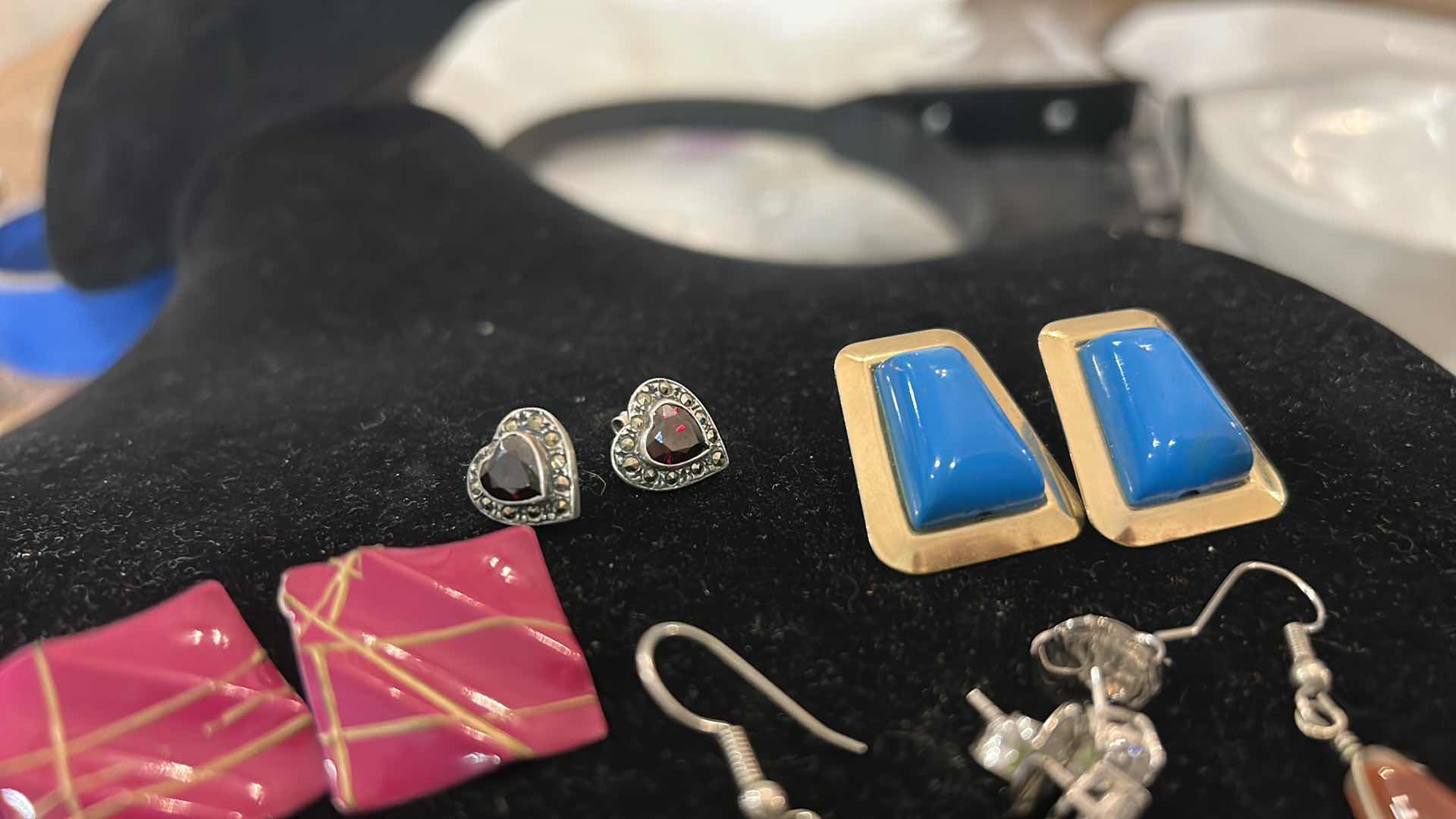 Photo 1 of FASHION JEWELRY - 10 PAIRS EARRINGS