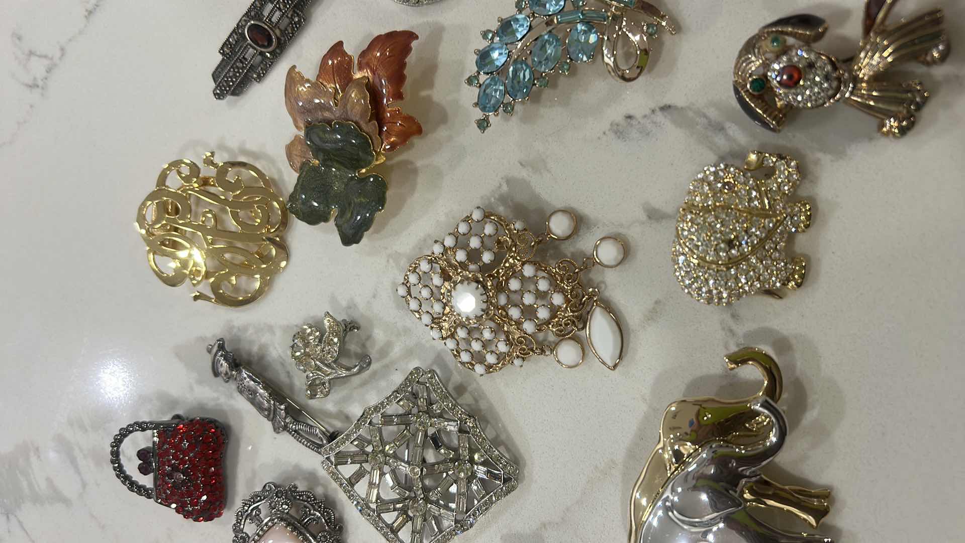 Photo 1 of 20 BROOCHES / PINS