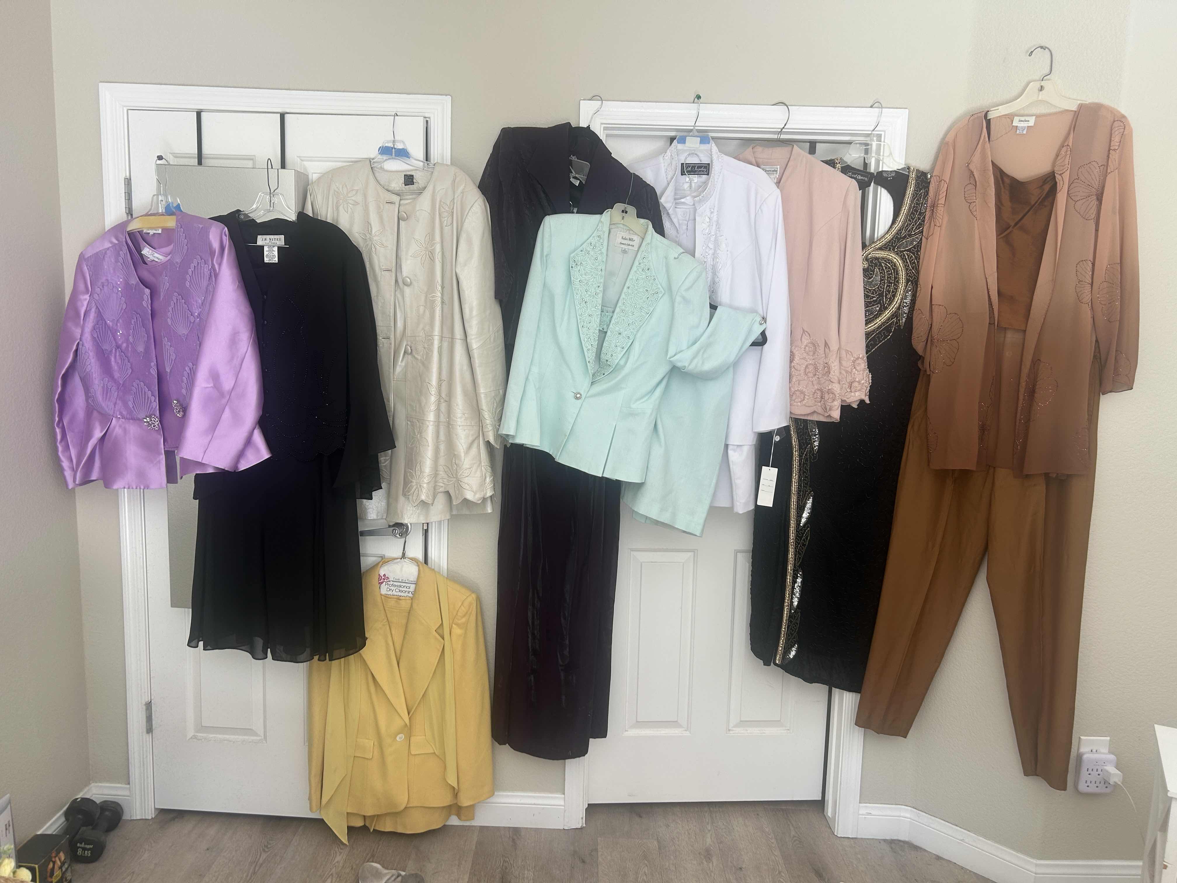 Photo 1 of 31 PC’S WOMENS PLUS SIZE CLOTHING