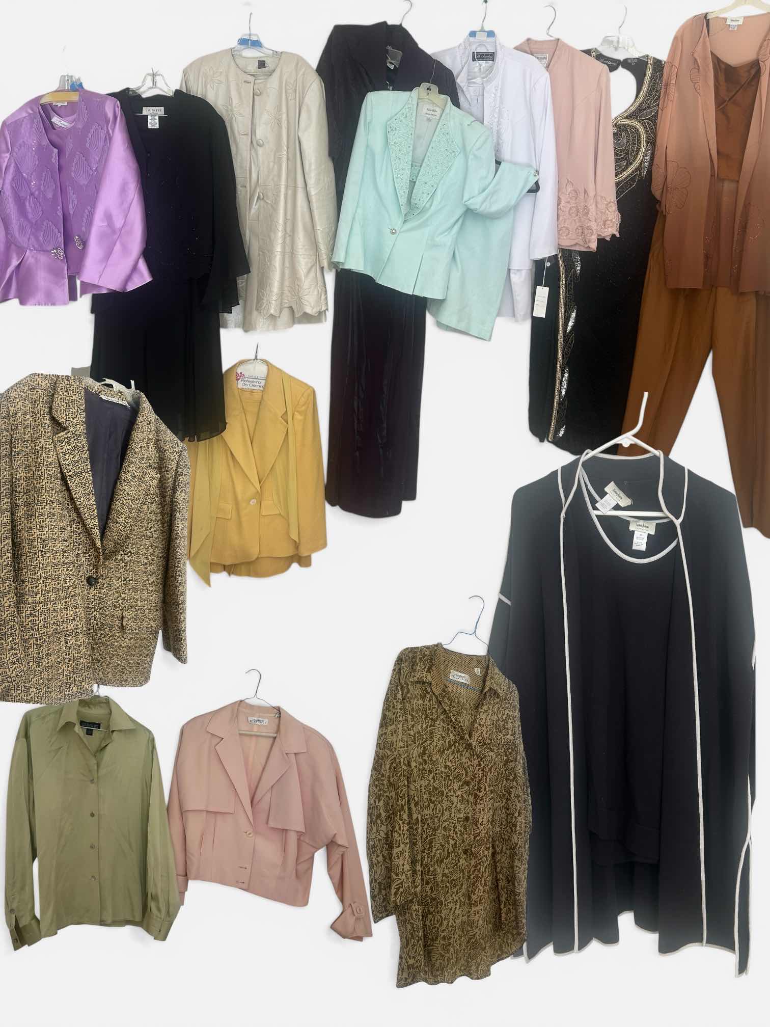 Photo 1 of 31 PC’S WOMENS PLUS SIZE CLOTHING