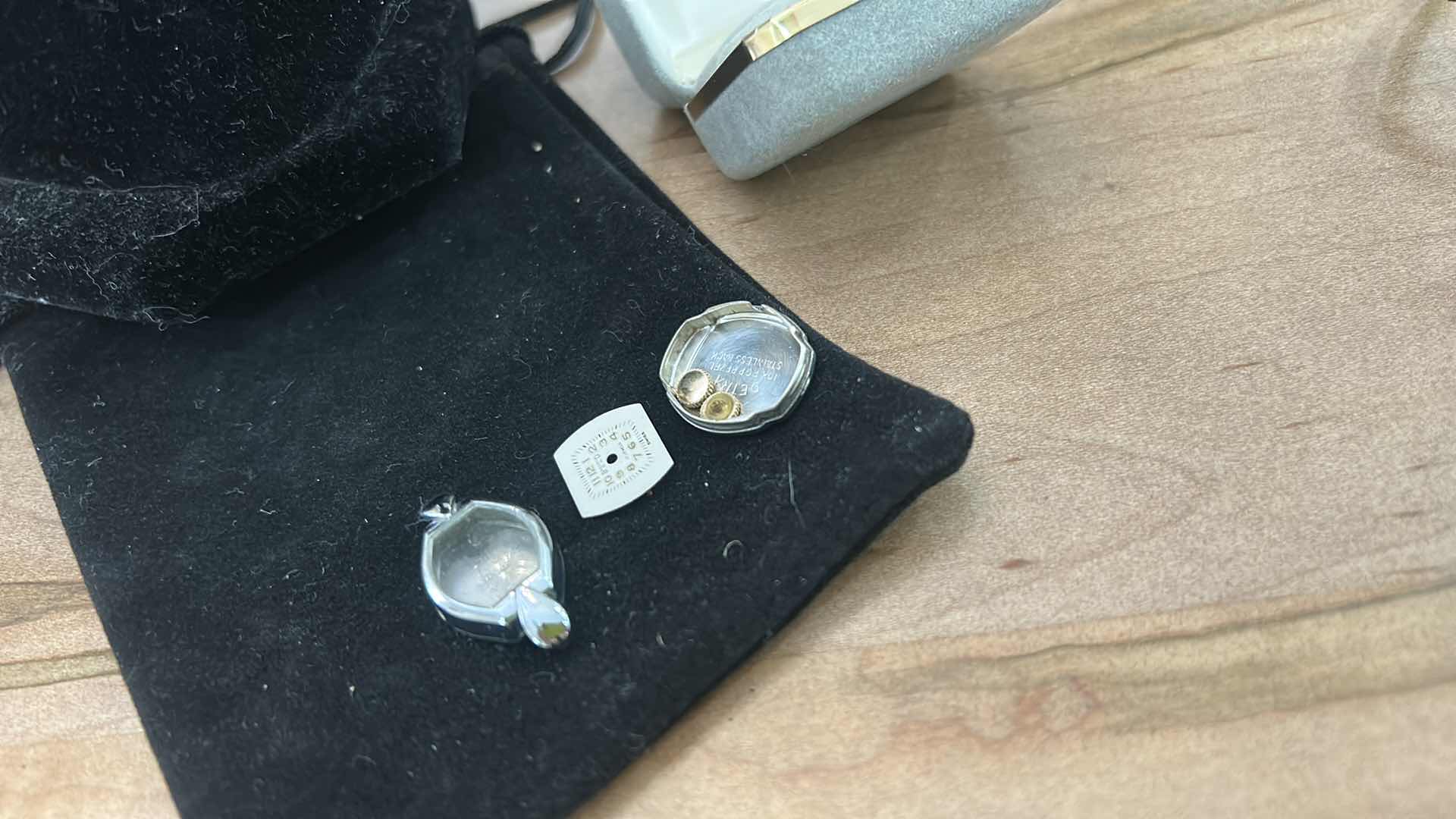 Photo 1 of WOMENS JEWELRY AND VINTAGE WATCH PARTS