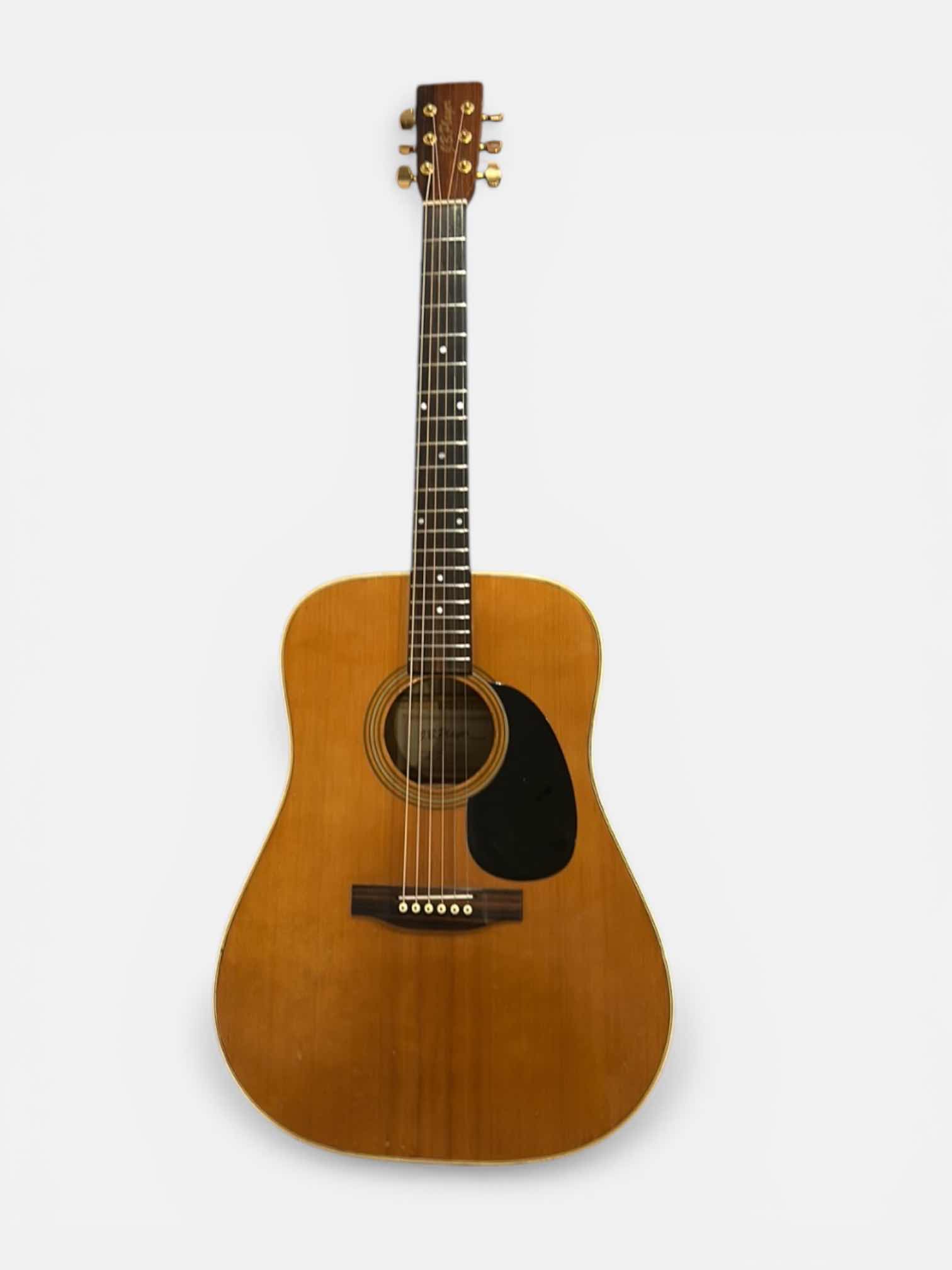 Photo 1 of JB PLAYER DREADNAUGHT GUITAR
ABOUT 34 YEARS OLD WELL WORN AND PLAYEDMOST PROBABLY A VENEER ROSEWOOD BACK AND SIDE WITH A SPRUCE TOPWOOD IS SEPARATING IN THE UPPER AND LOWER BOUTS GOTOH LOCKING GOLD TUNERS