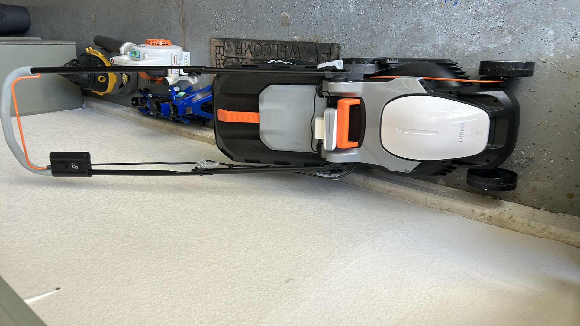Photo 1 of LITHEL‘L 20 HANDY AND CORDLESS LAWNMOWER