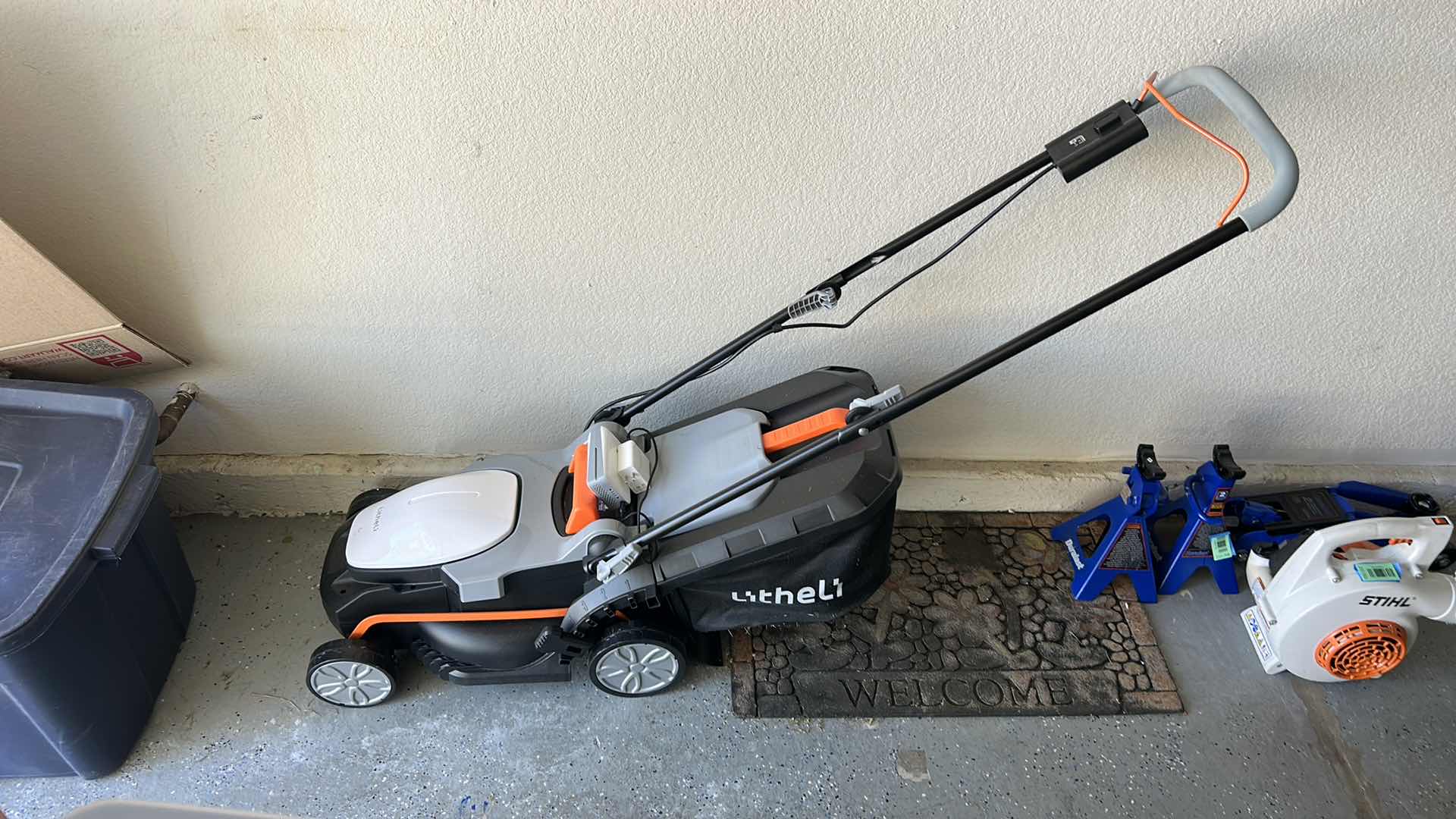 Photo 1 of LITHEL‘L 20 HANDY AND CORDLESS LAWNMOWER