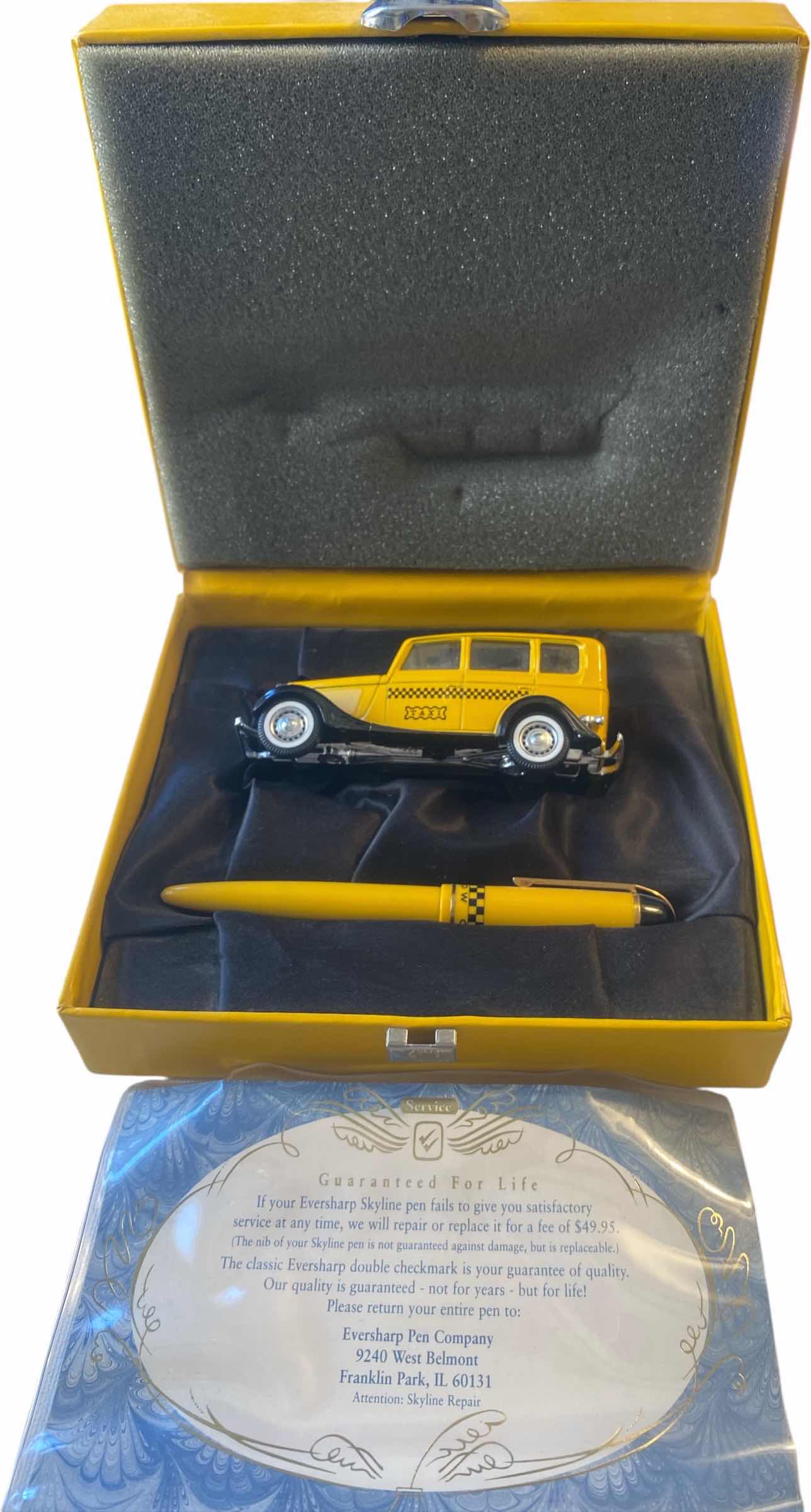 Photo 1 of SKYLINE YELLOW CAB BOX SET -  DIE CAST TAXI & PEN