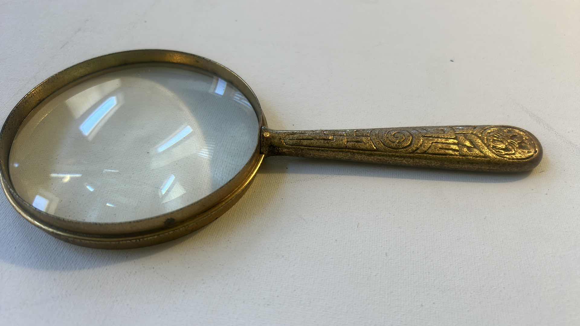 Photo 1 of TIFFANY  STUDIOS ZODIAC MAGNIFYING GLASS, A RARE ANTIQUE ITEM FROM THE 20TH CENTURY.
