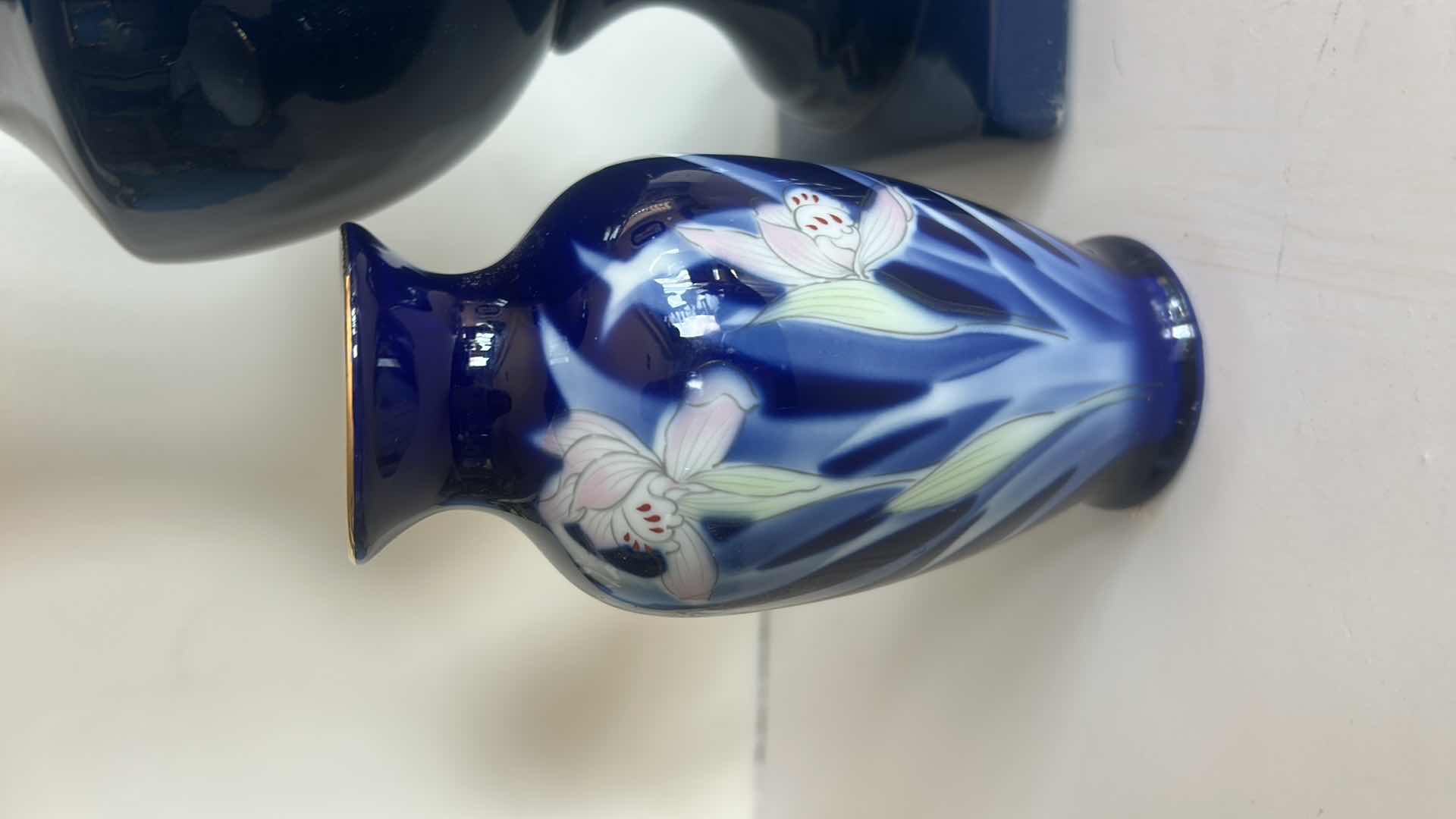Photo 1 of 2 PORCELAIN VASES (TALLEST H15”)