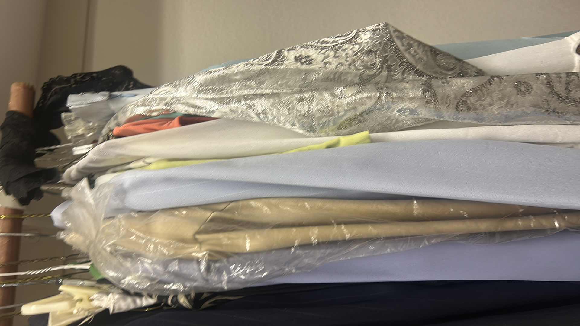 Photo 1 of RACK OF WOMENS CLOTHING SIZES XL XXL & TOP SHELF