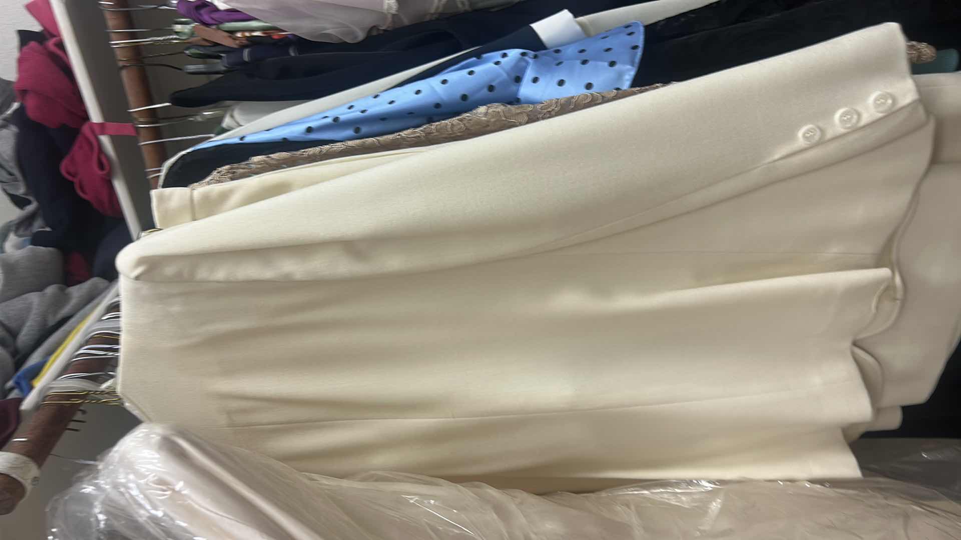 Photo 1 of RACK OF WOMENS CLOTHING SIZES XL XXL & TOP SHELF