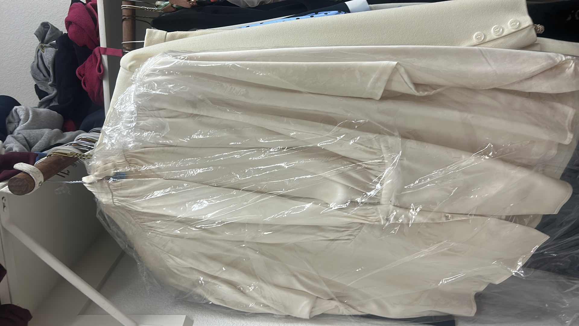 Photo 1 of RACK OF WOMENS CLOTHING SIZES XL XXL & TOP SHELF
