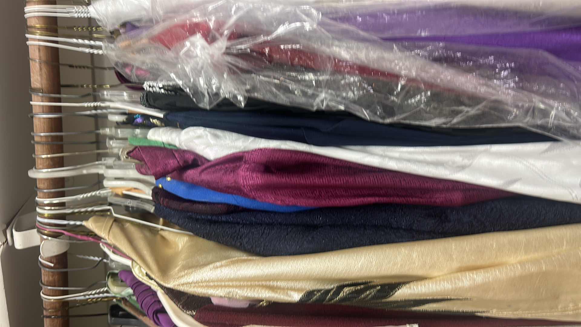 Photo 1 of RACK OF WOMENS CLOTHING SIZES XL XXL & TOP SHELF