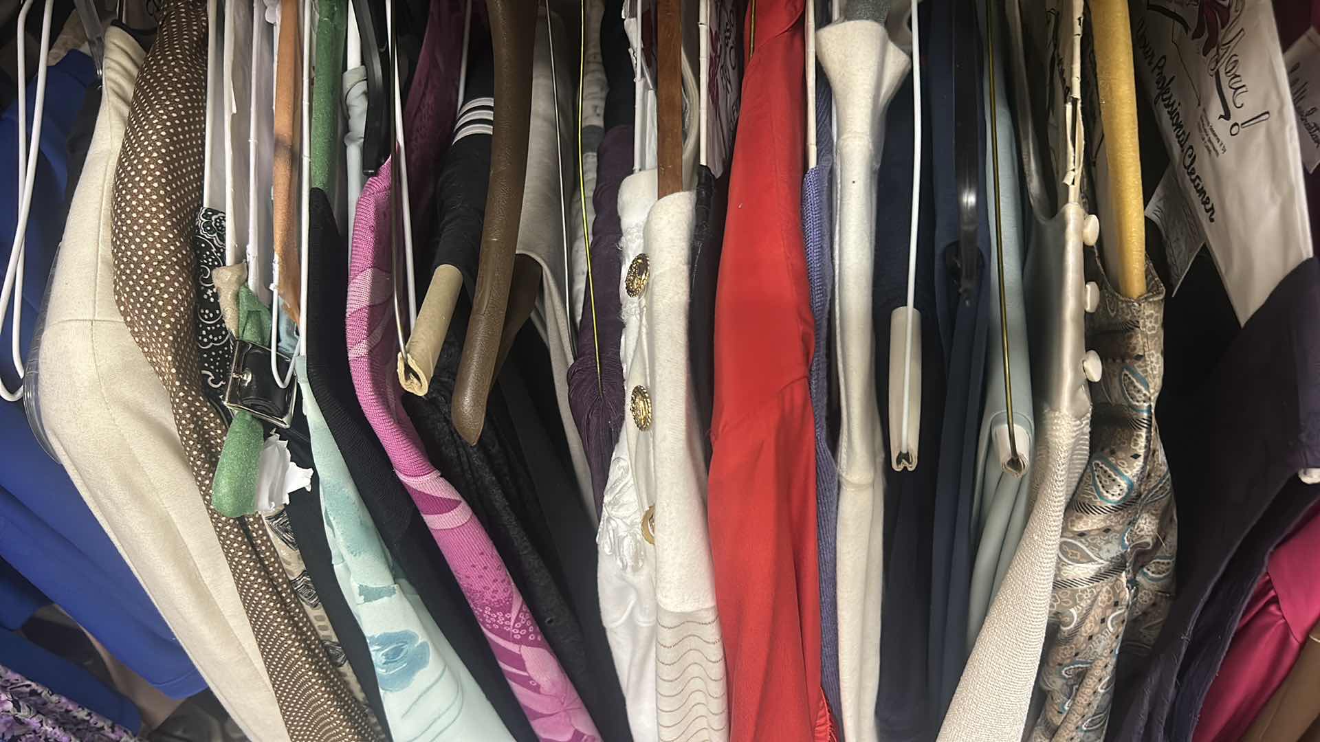 Photo 1 of RACK OF WOMENS CLOTHING SIZES XL XXL